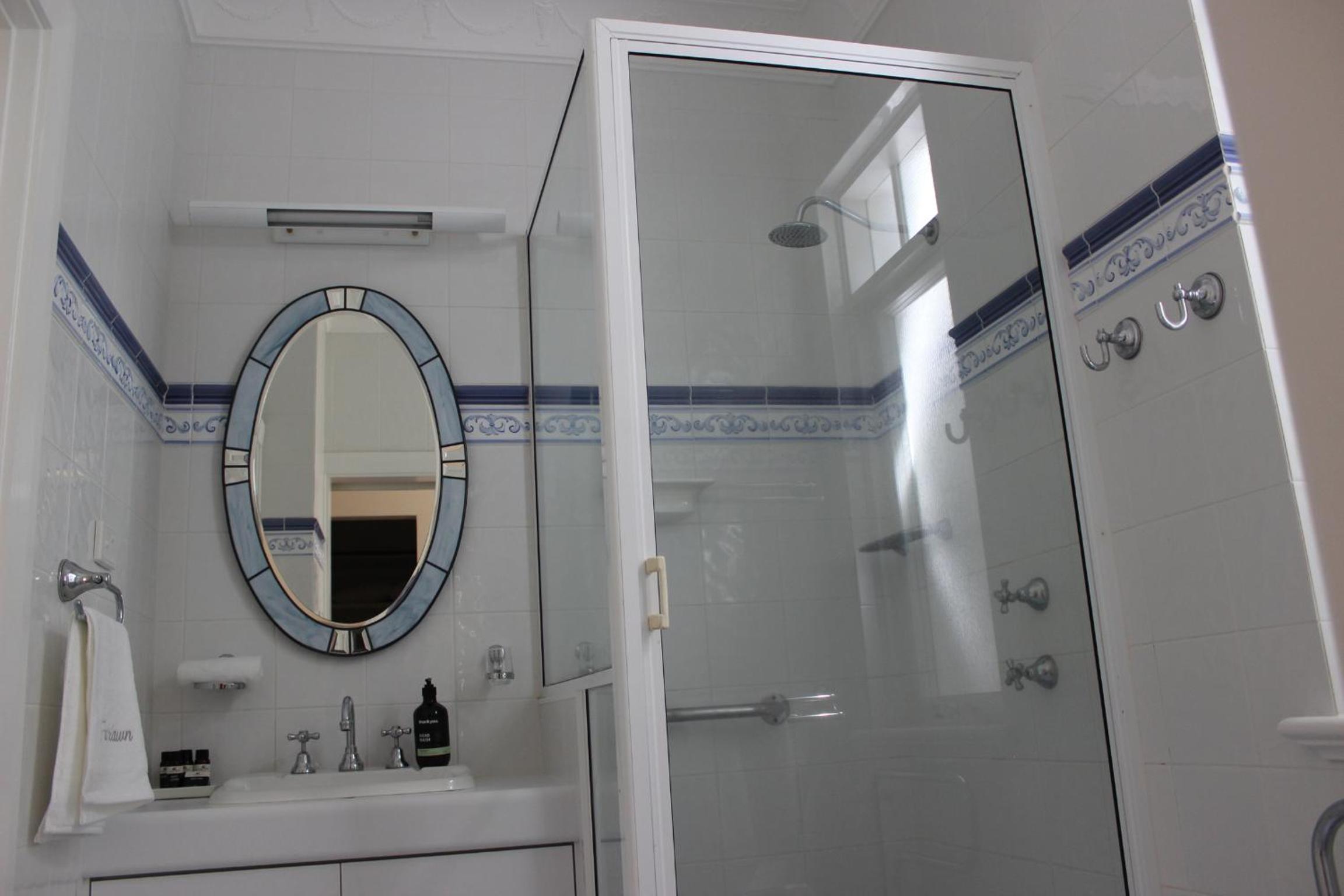 King Suite - Photo 6