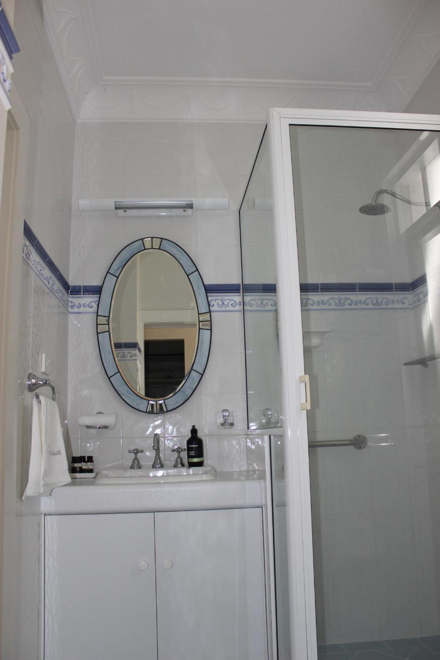 King Suite - Photo 31