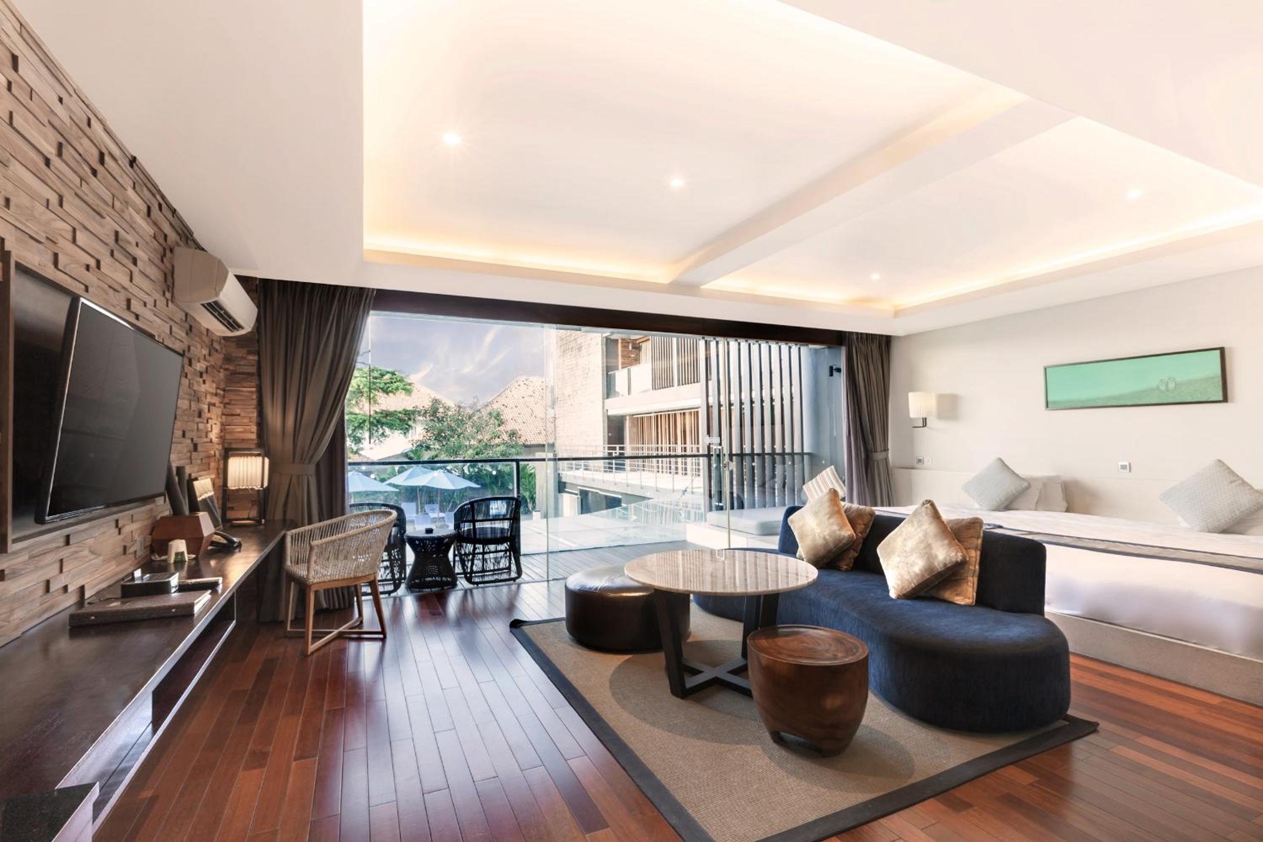 Suite with Free Sauna & Ice Plunge Facilities