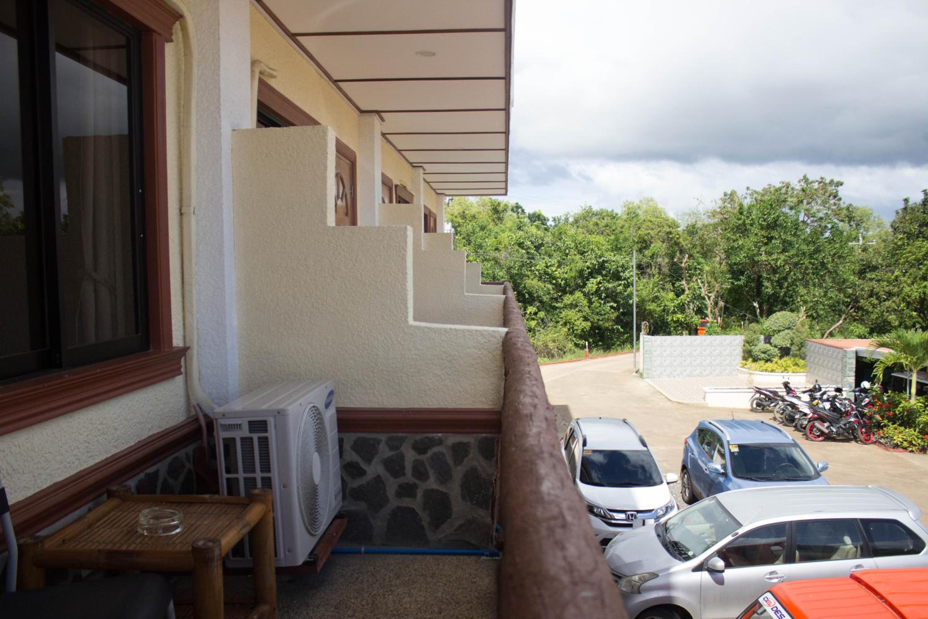 Twin Room with Balcony - Photo 9