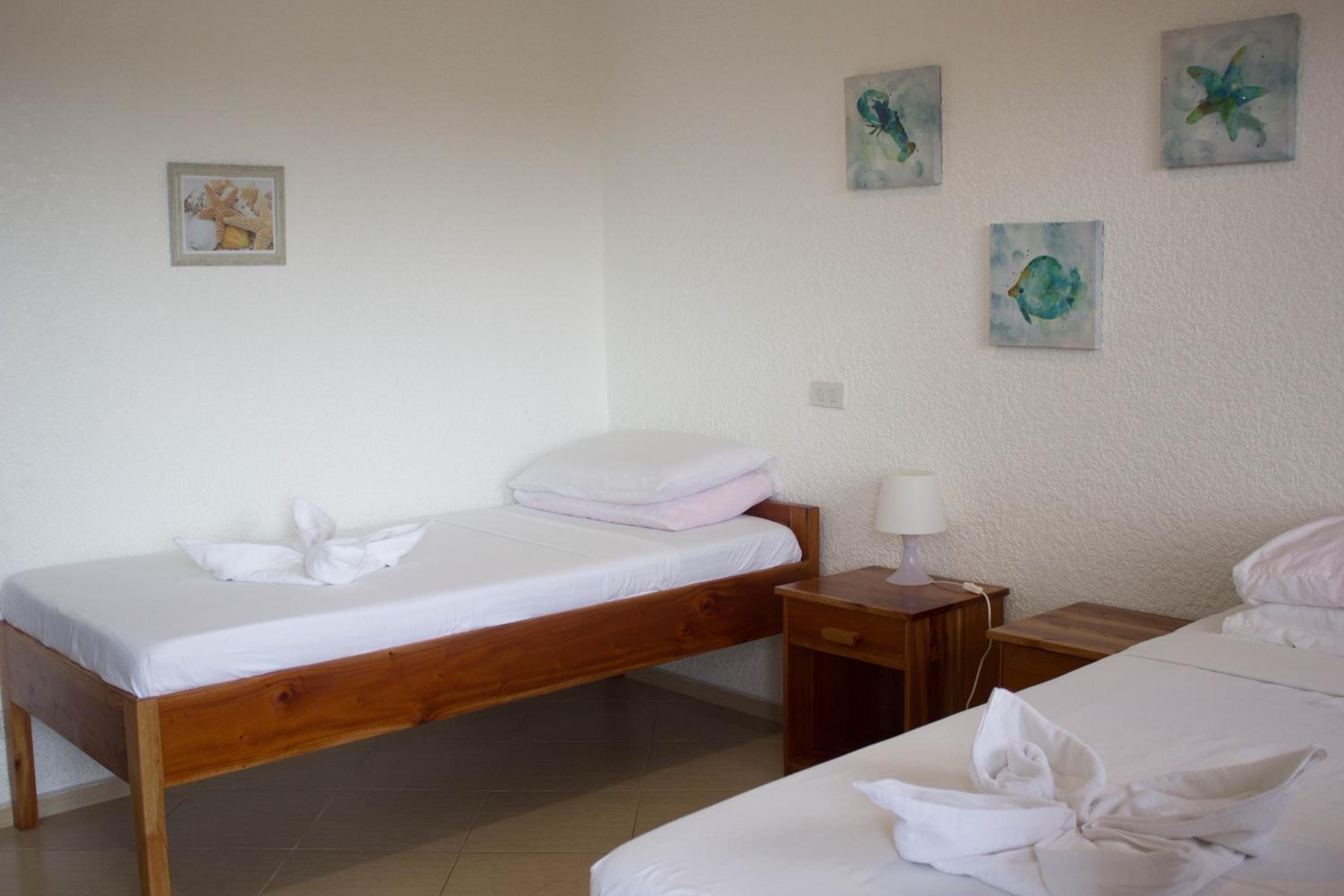 Twin Room with Balcony - Photo 6