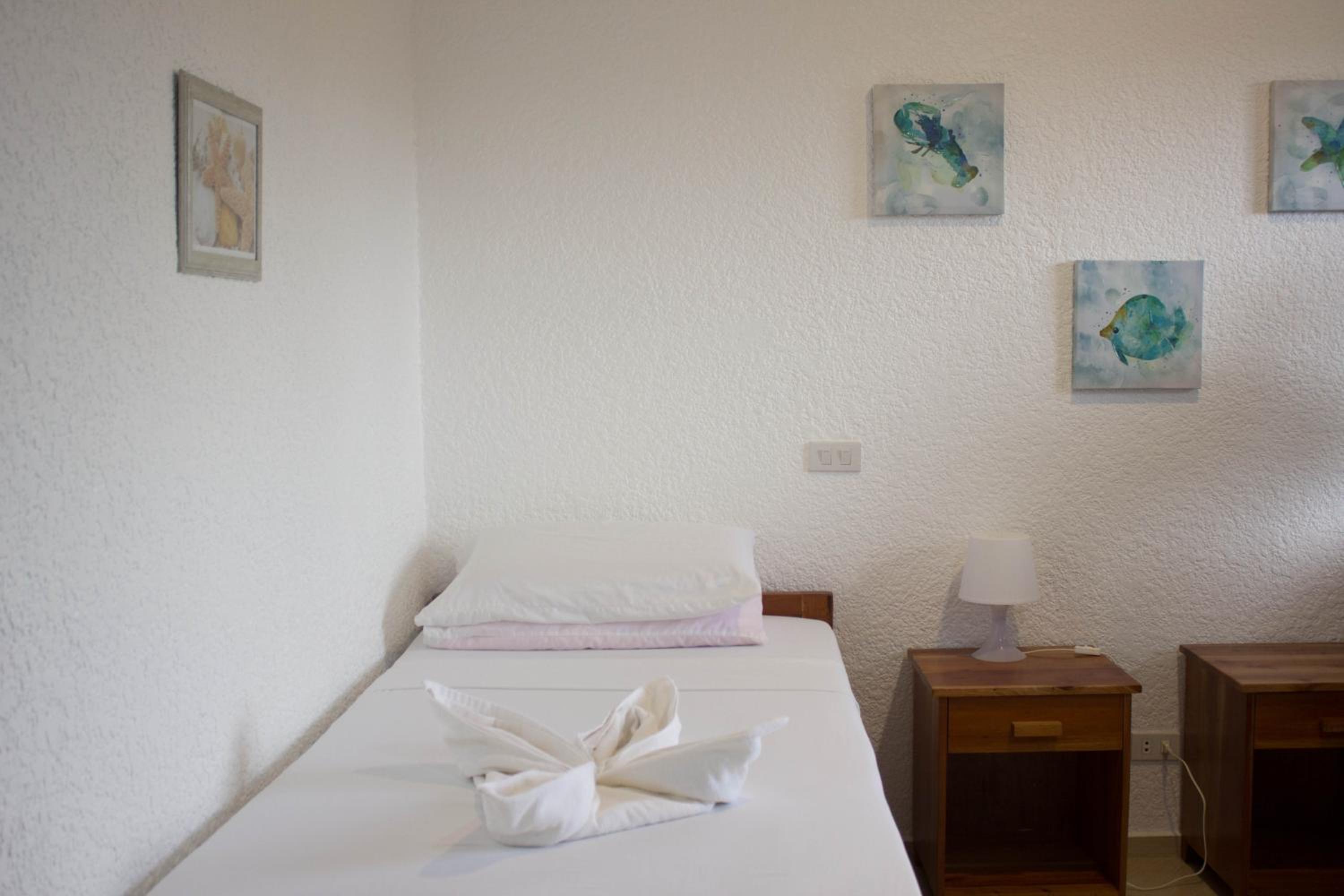 Twin Room with Balcony - Photo 7