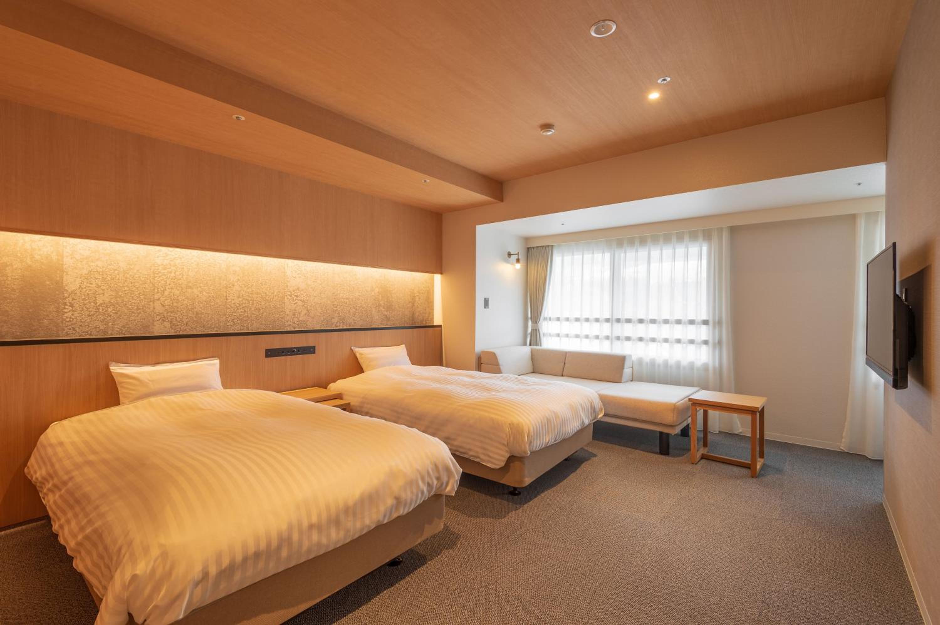 Standard Twin Room with Mountain View