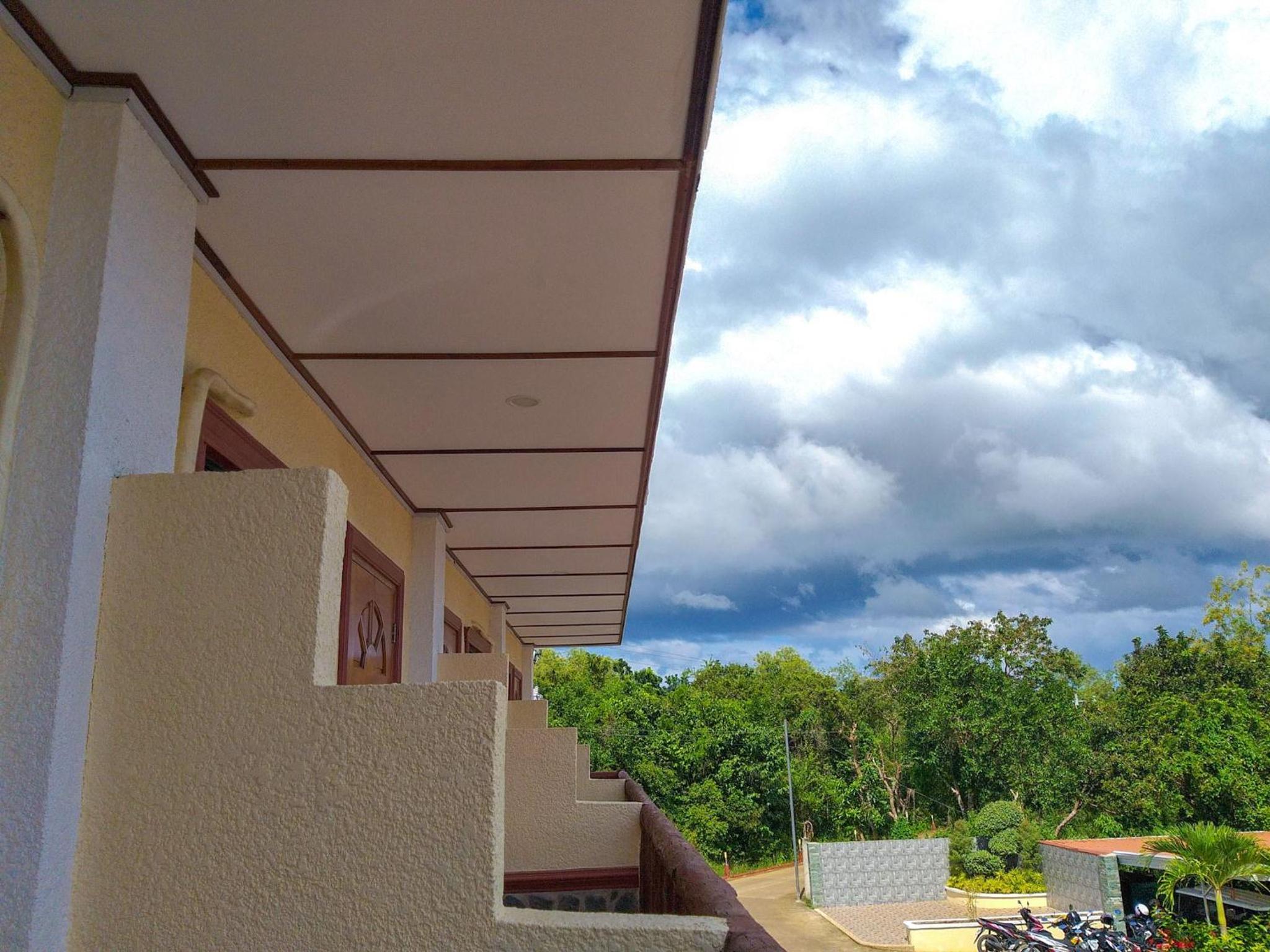 Twin Room with Balcony - Photo 4