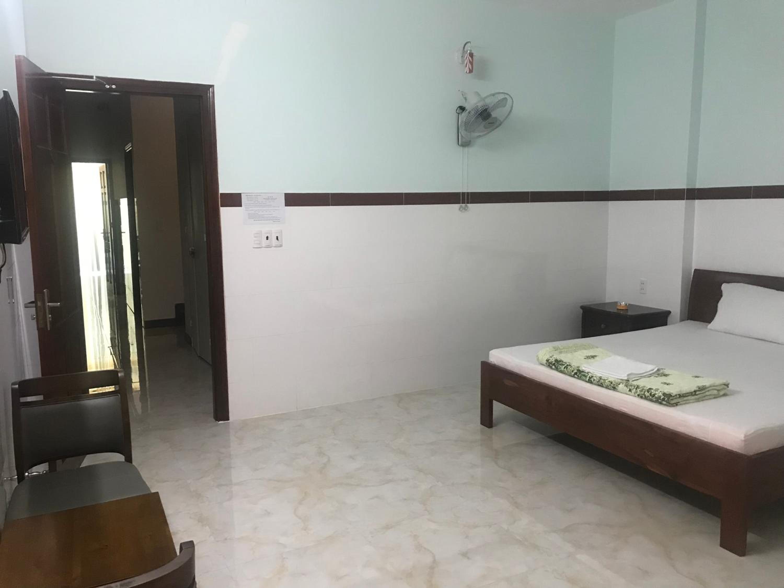 Deluxe Room (2 Adults + 1 Child)