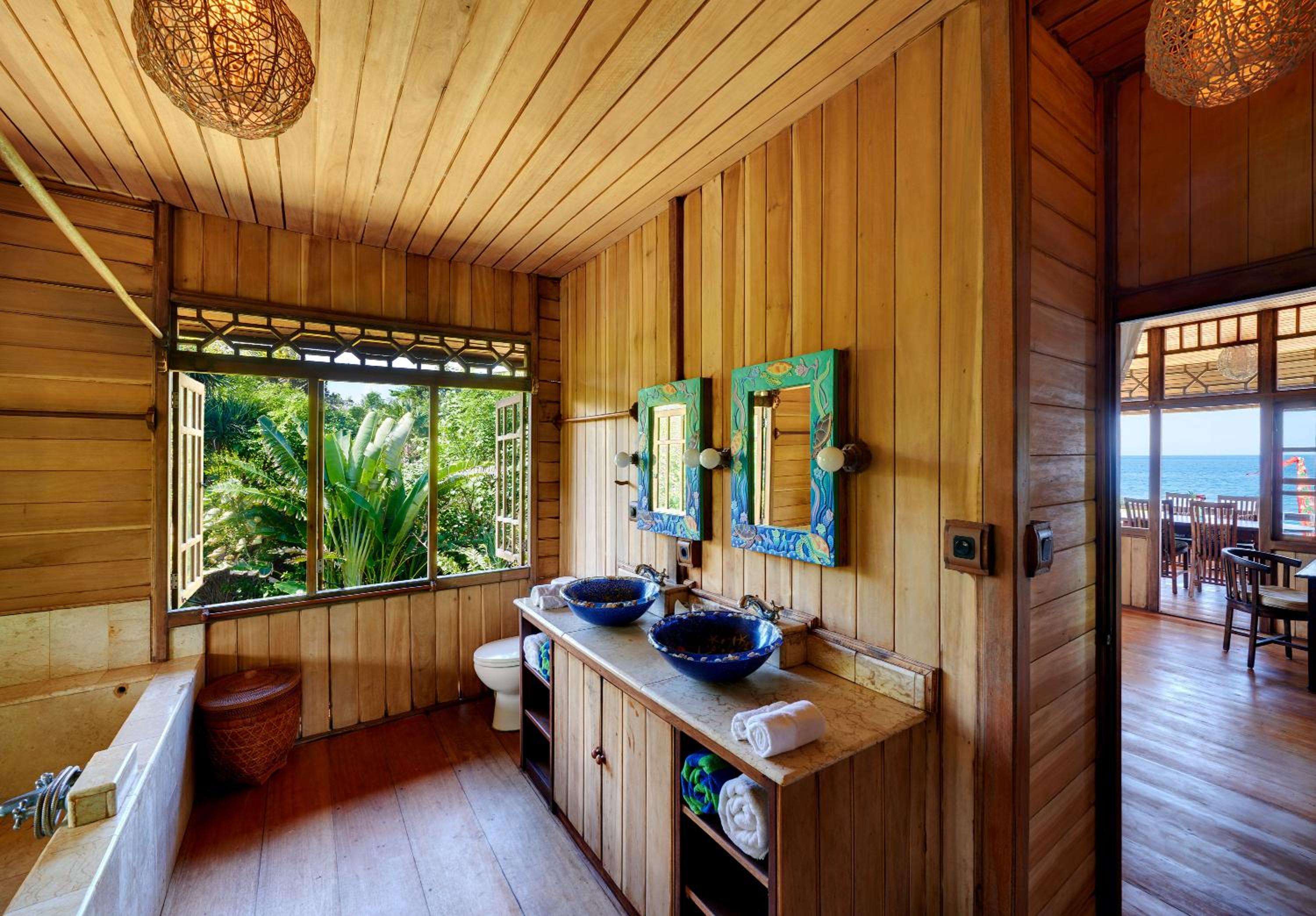 Deluxe King Suite photo 3