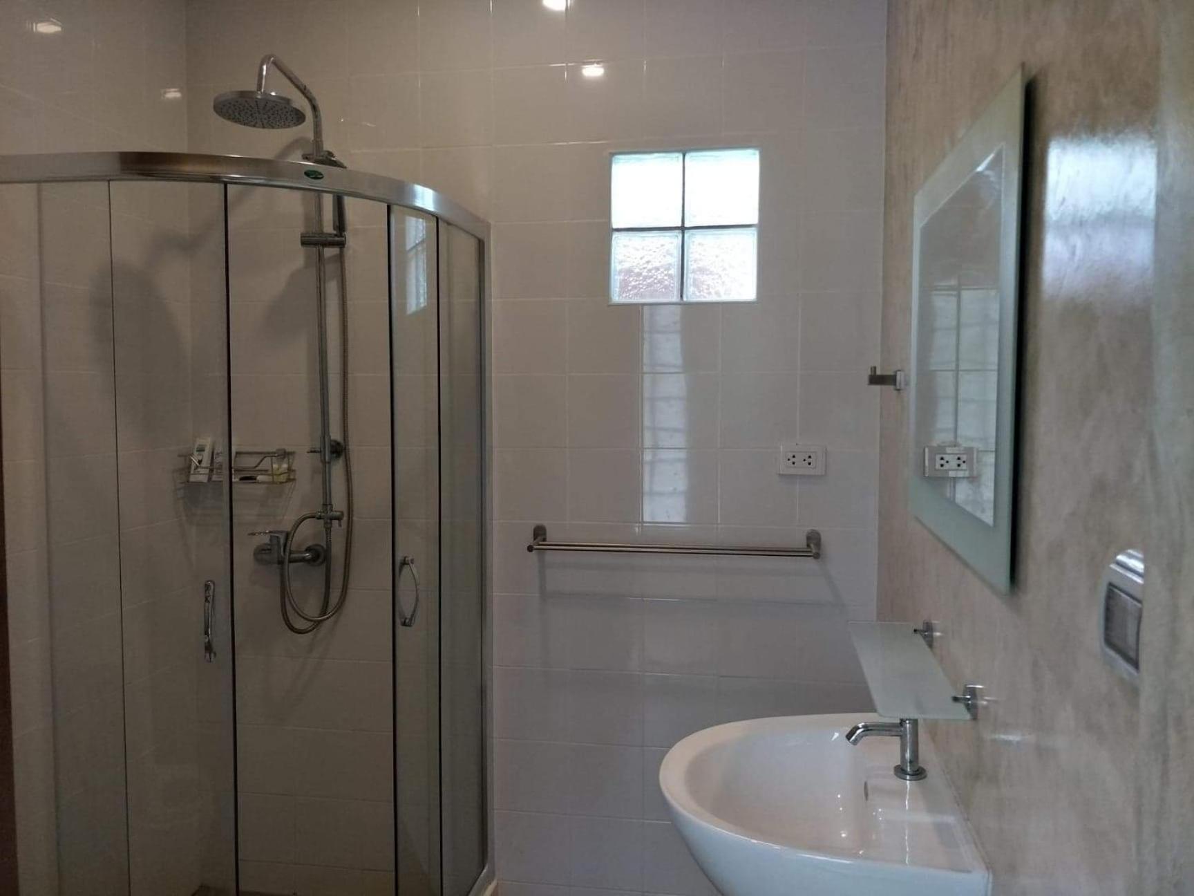 Budget Double Room - Photo 10