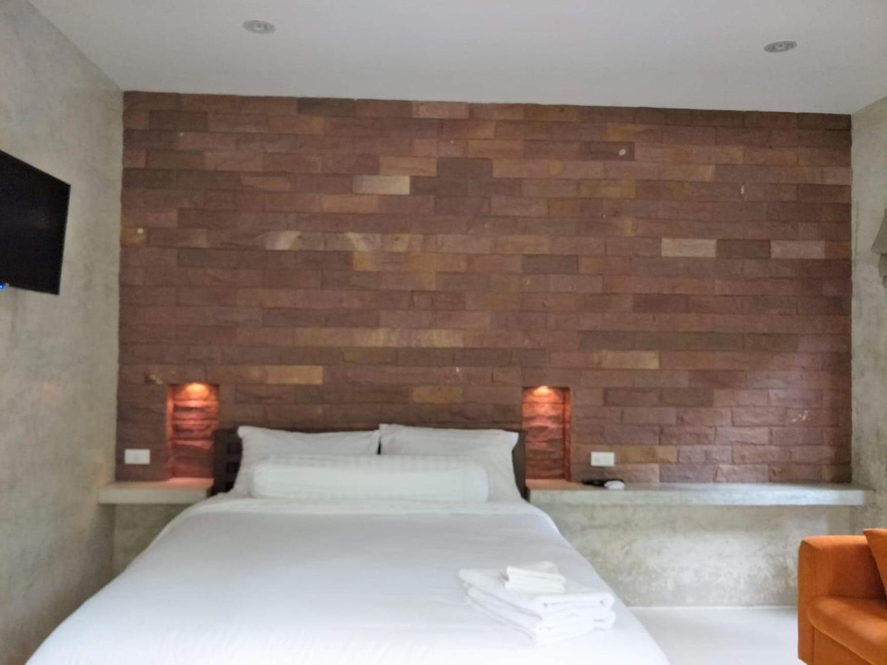 Budget Double Room - Photo 5