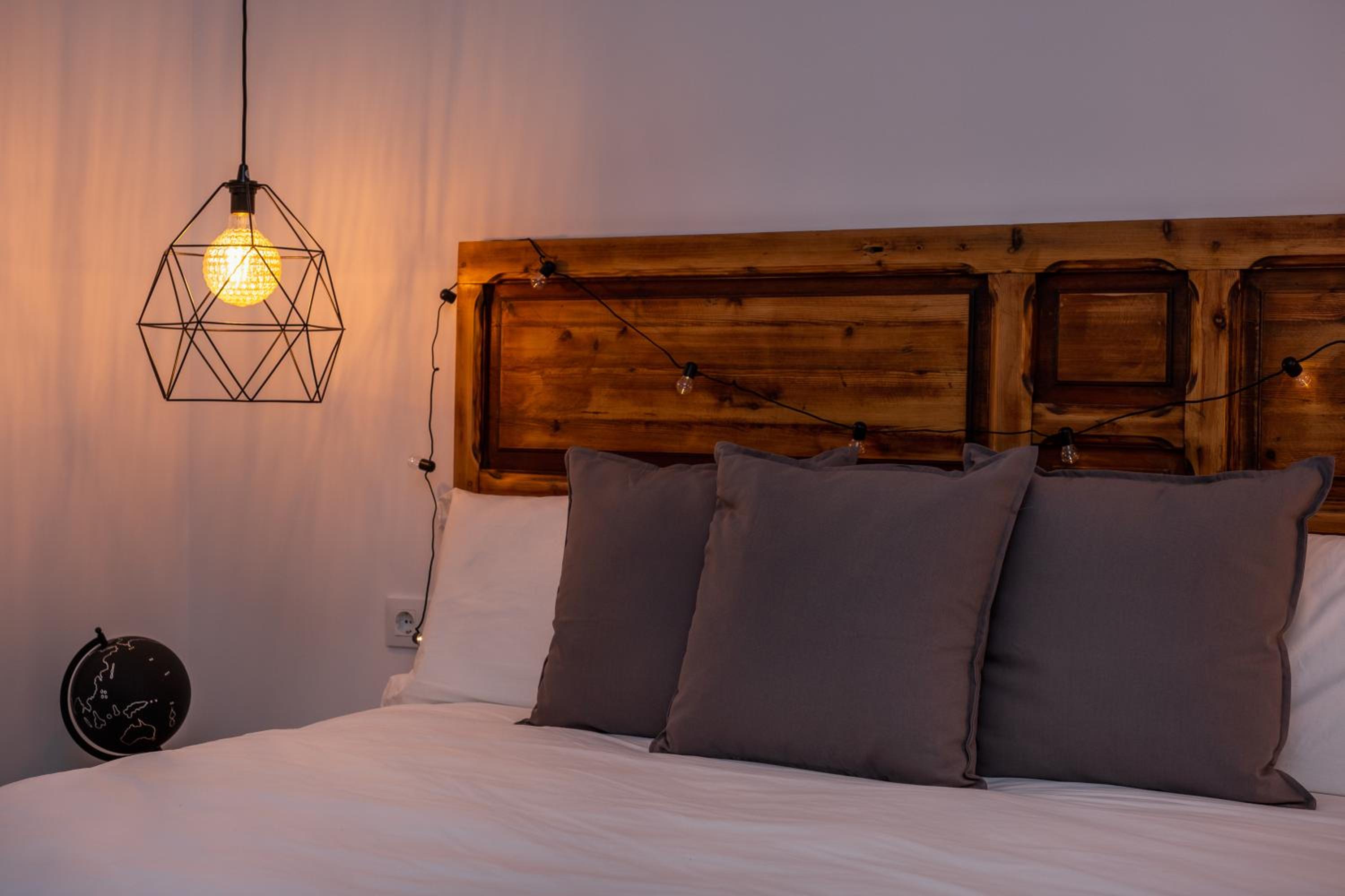 Standard Double Room - Photo 8