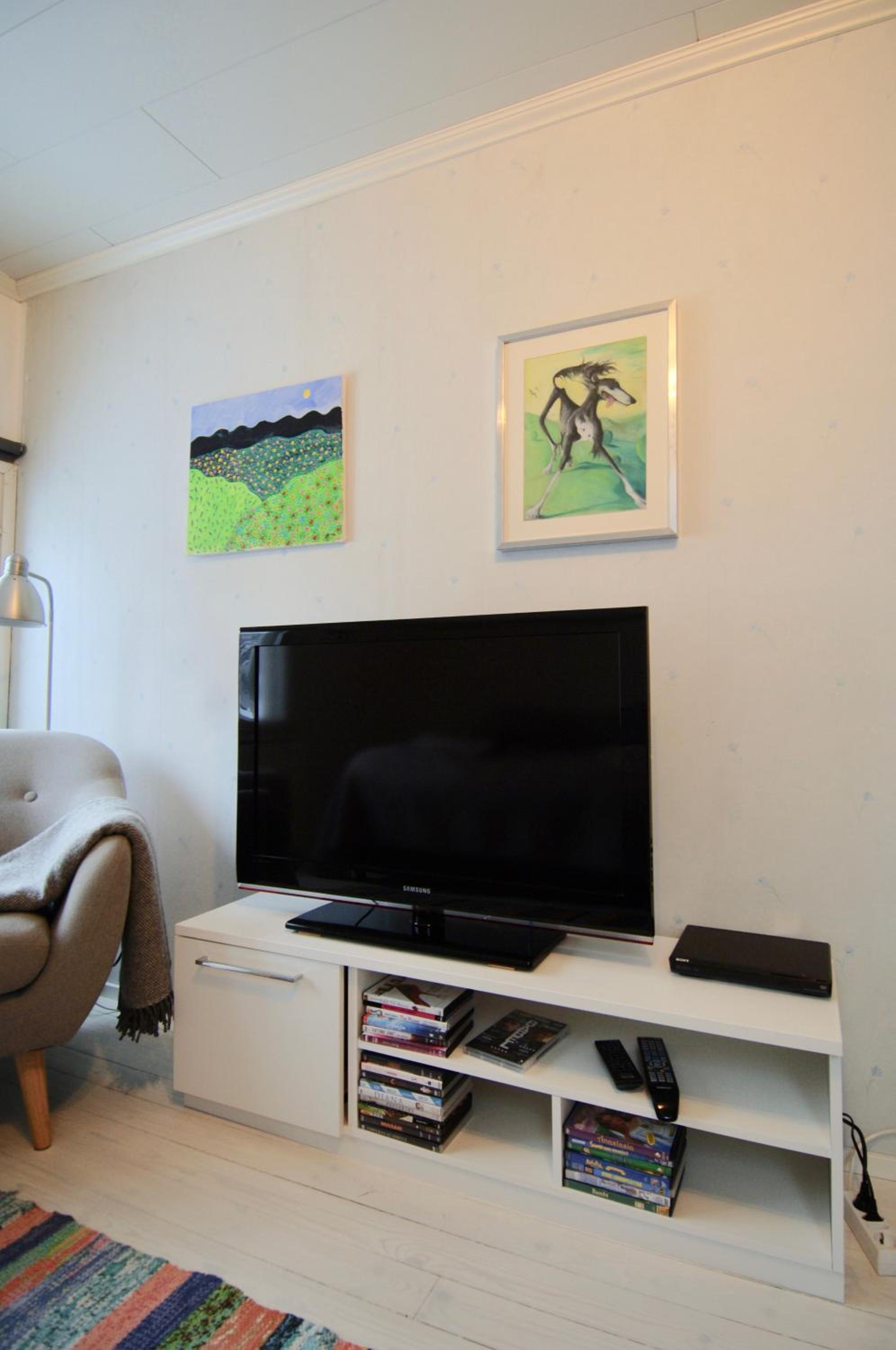 Two-Bedroom Apartment - Photo 3