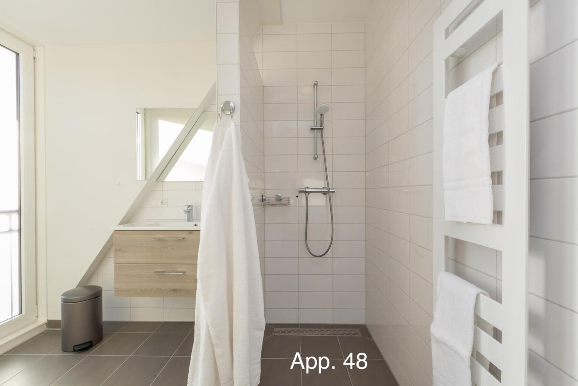Luxe 2-People Apartment photo 2