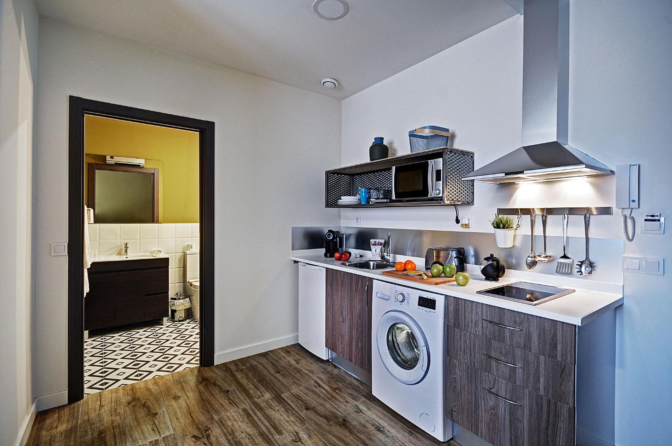 One-Bedroom Apartment - Photo 3