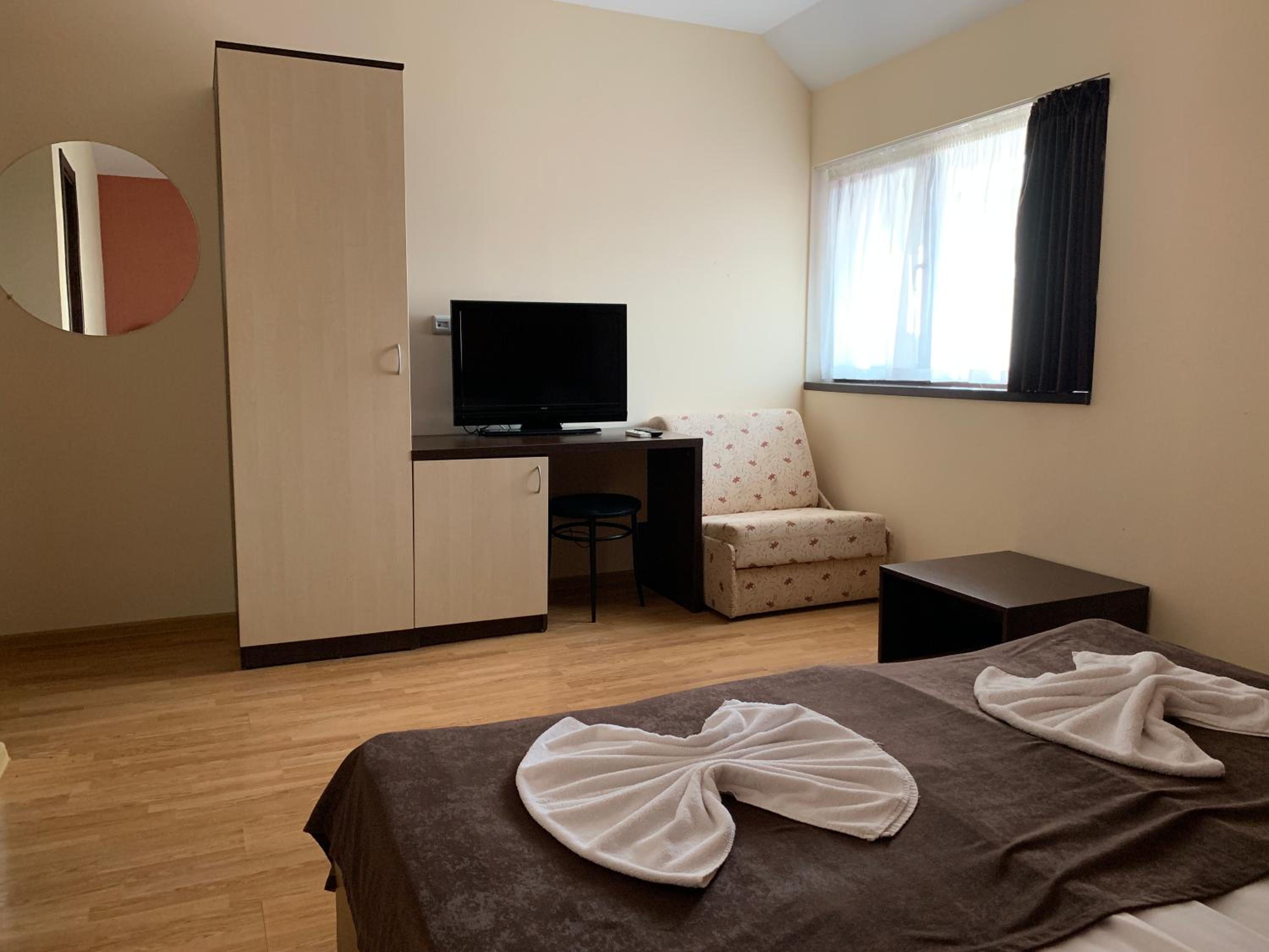 Twin Room - Photo 2