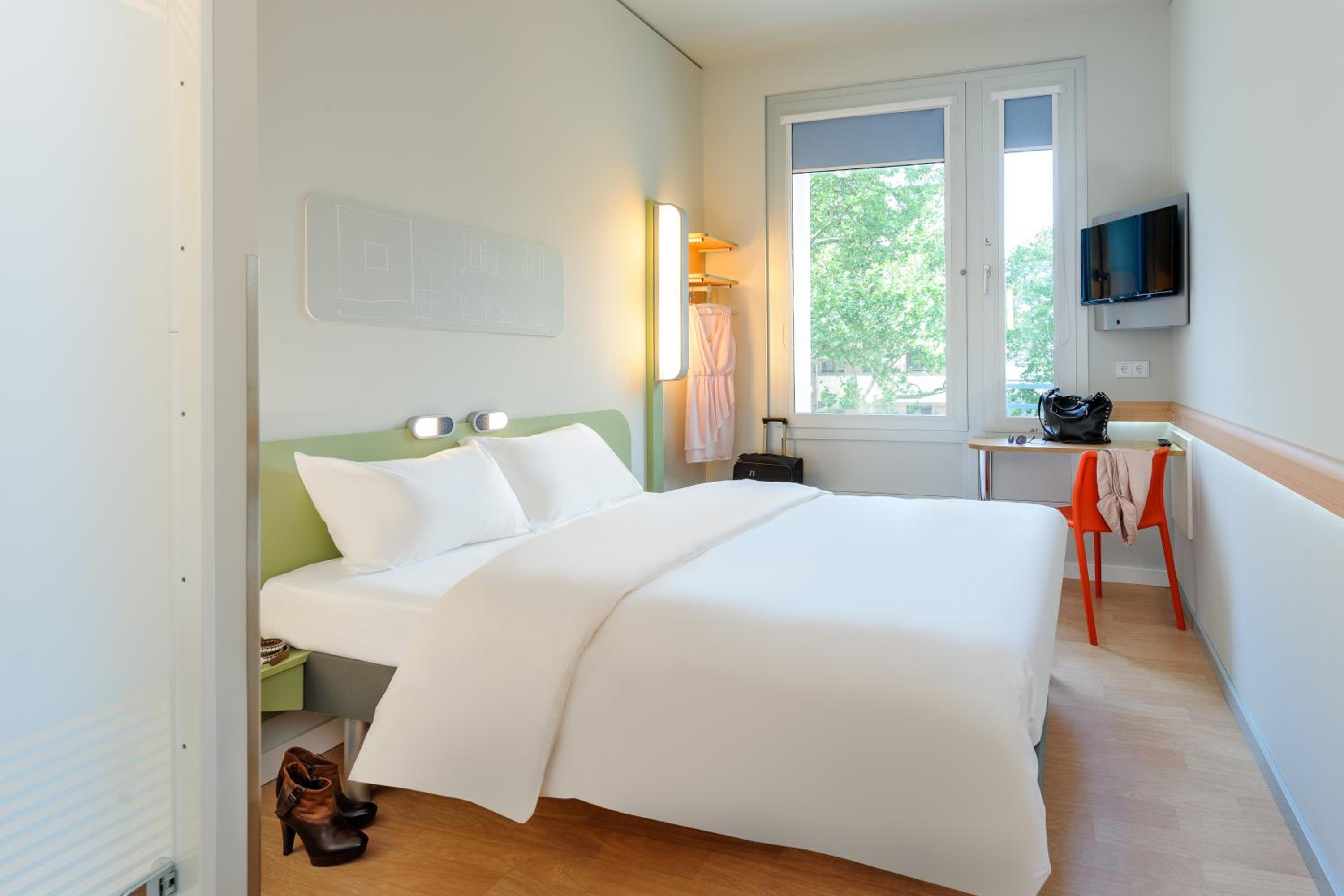 Standard One Double Bed - Photo 12