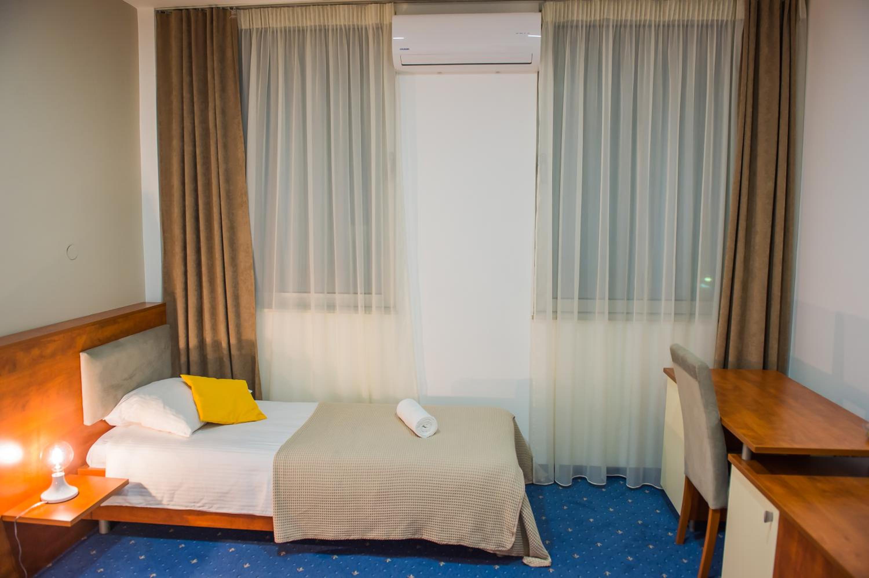 Single Room with Bathroom photo 1