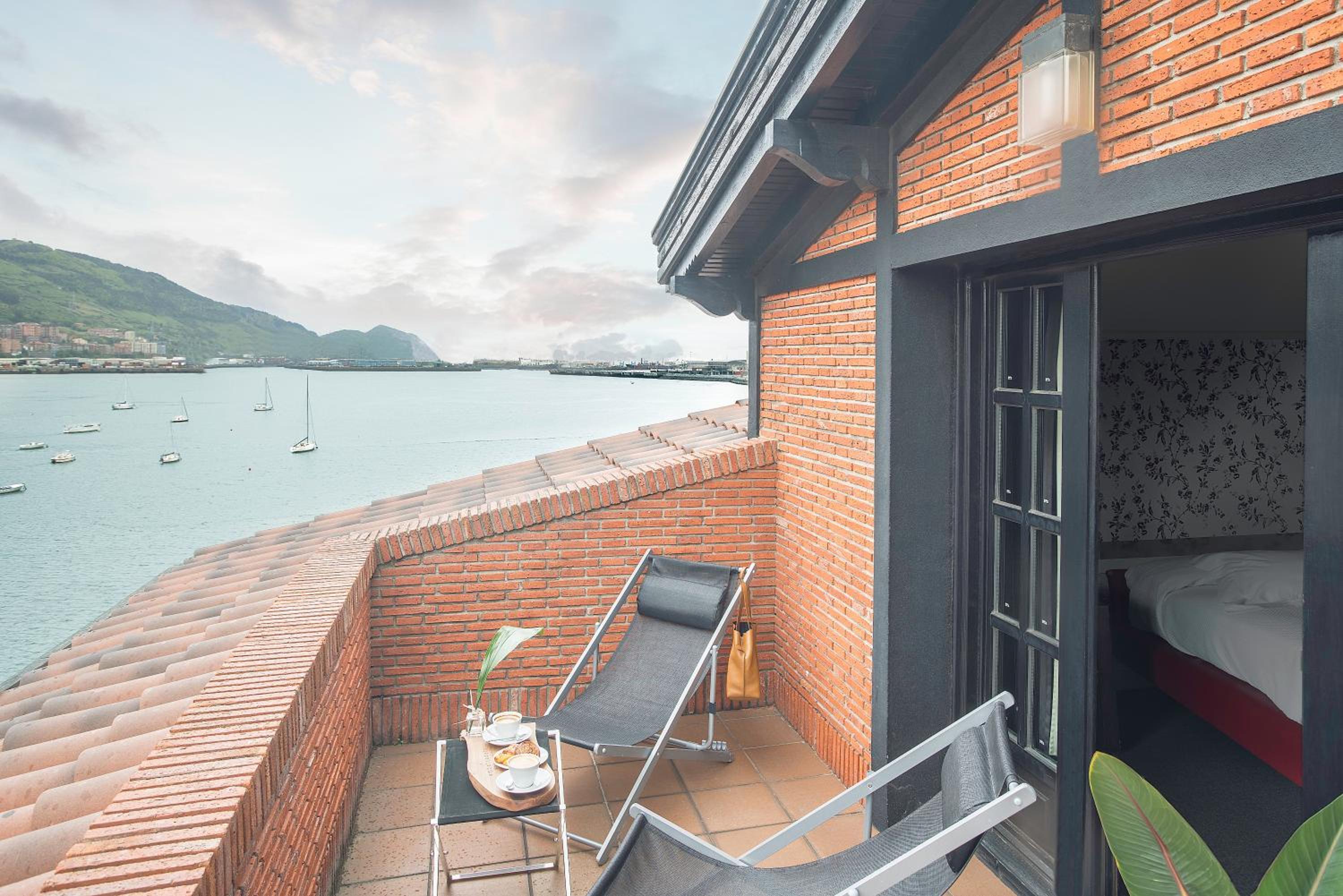 Double or Twin Room with Sea View photo 2