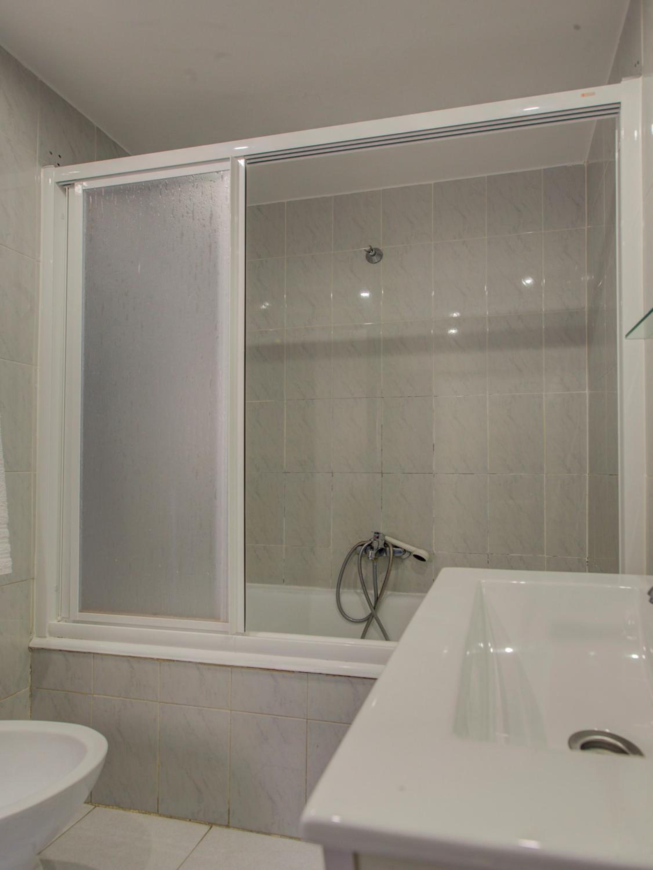 Double or Twin Room - Photo 5