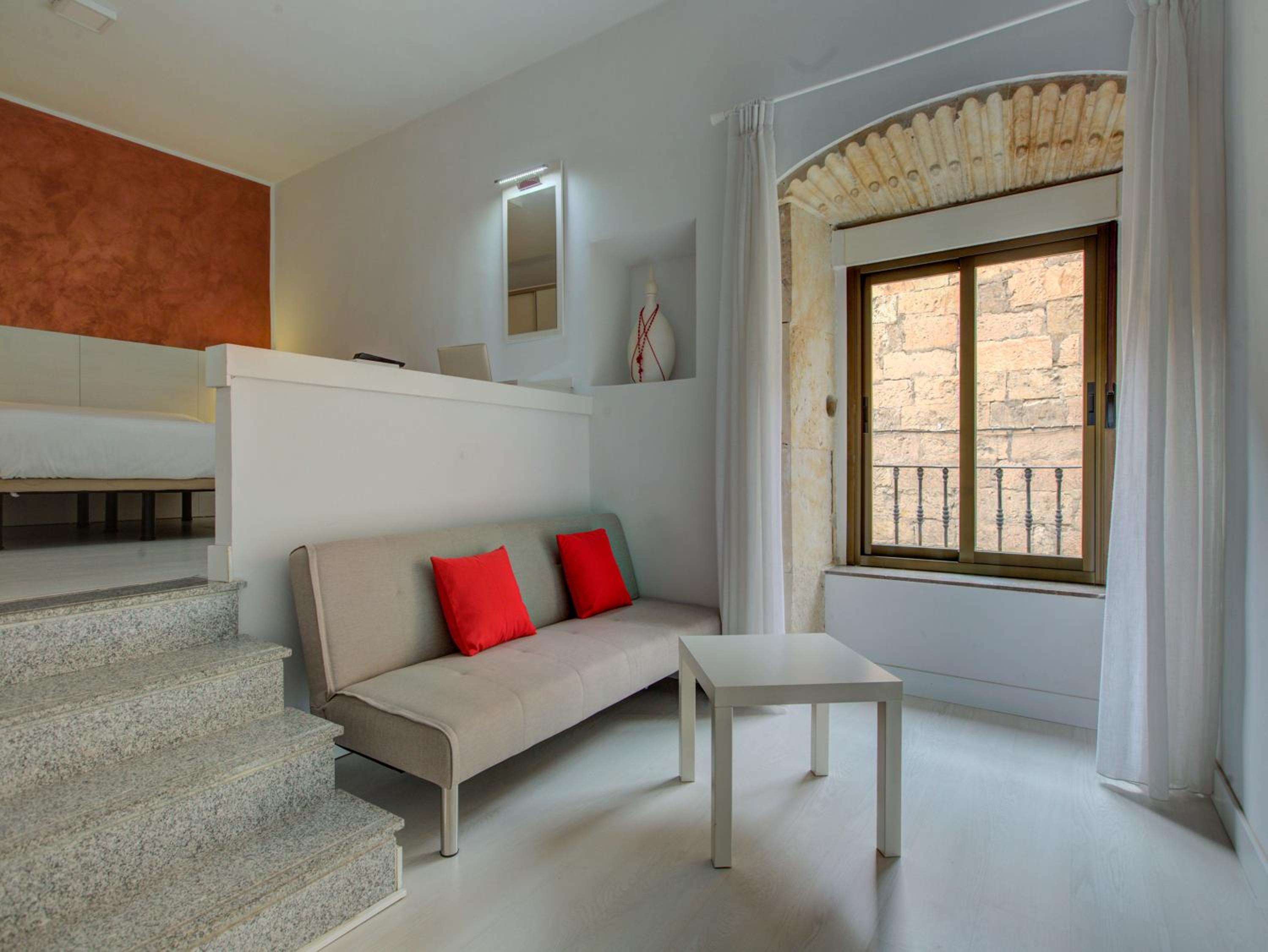 Standard Twin Room with Sofa - Photo 1