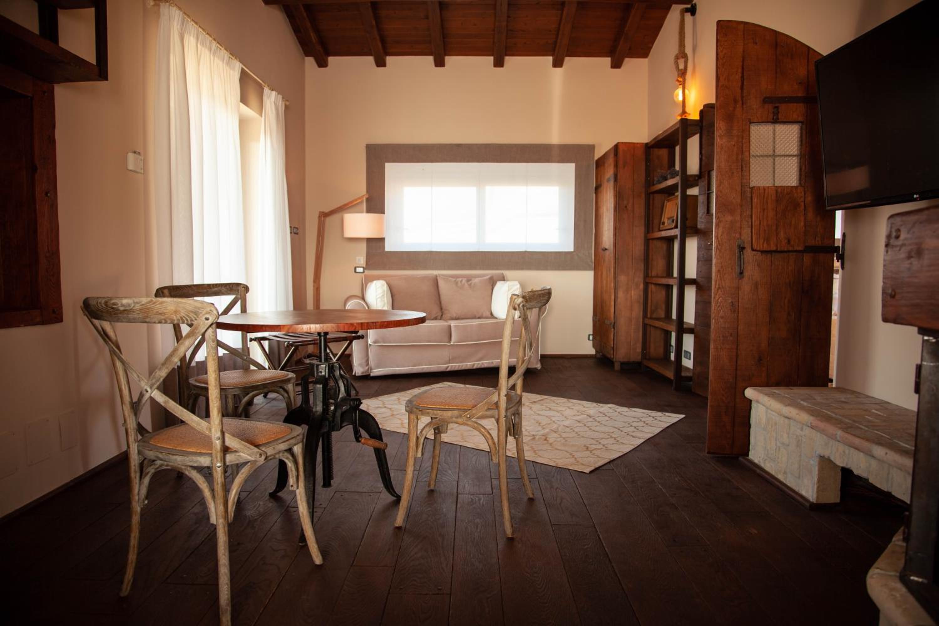 Deluxe Suite with Spa Bath
