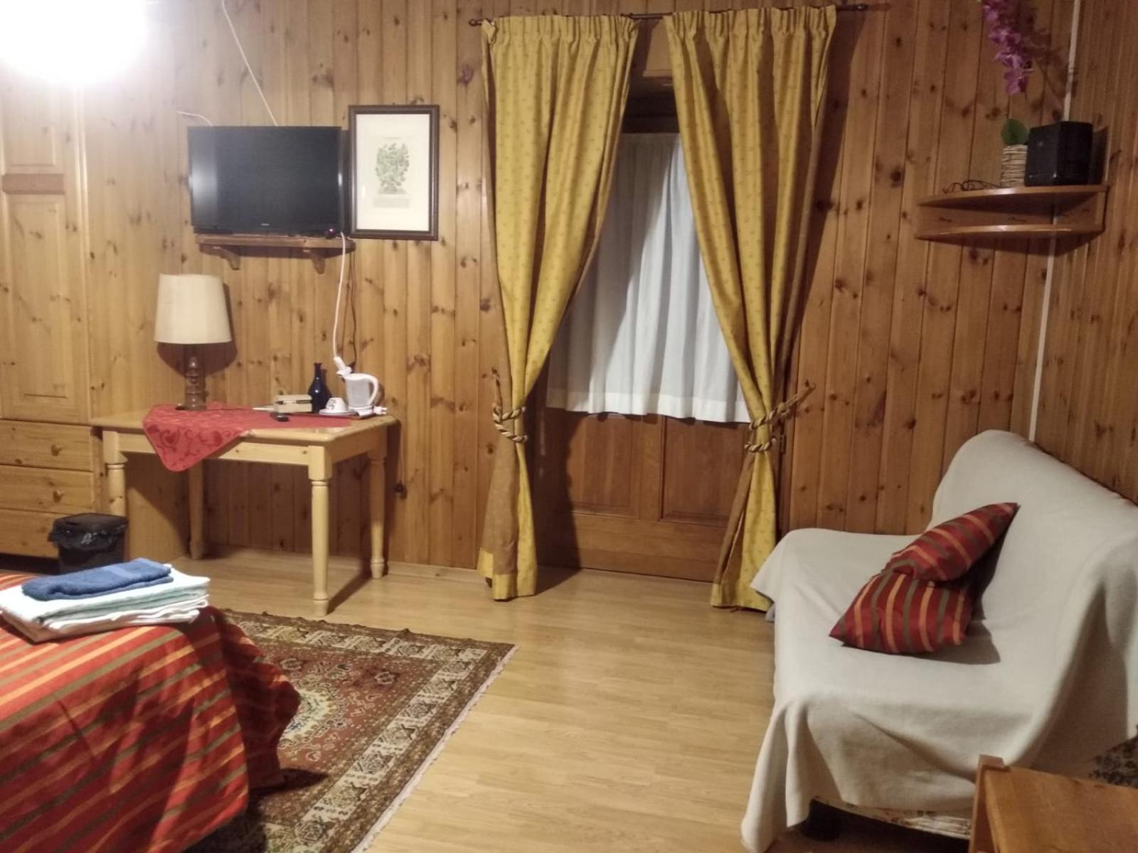 Large Double or Twin Room