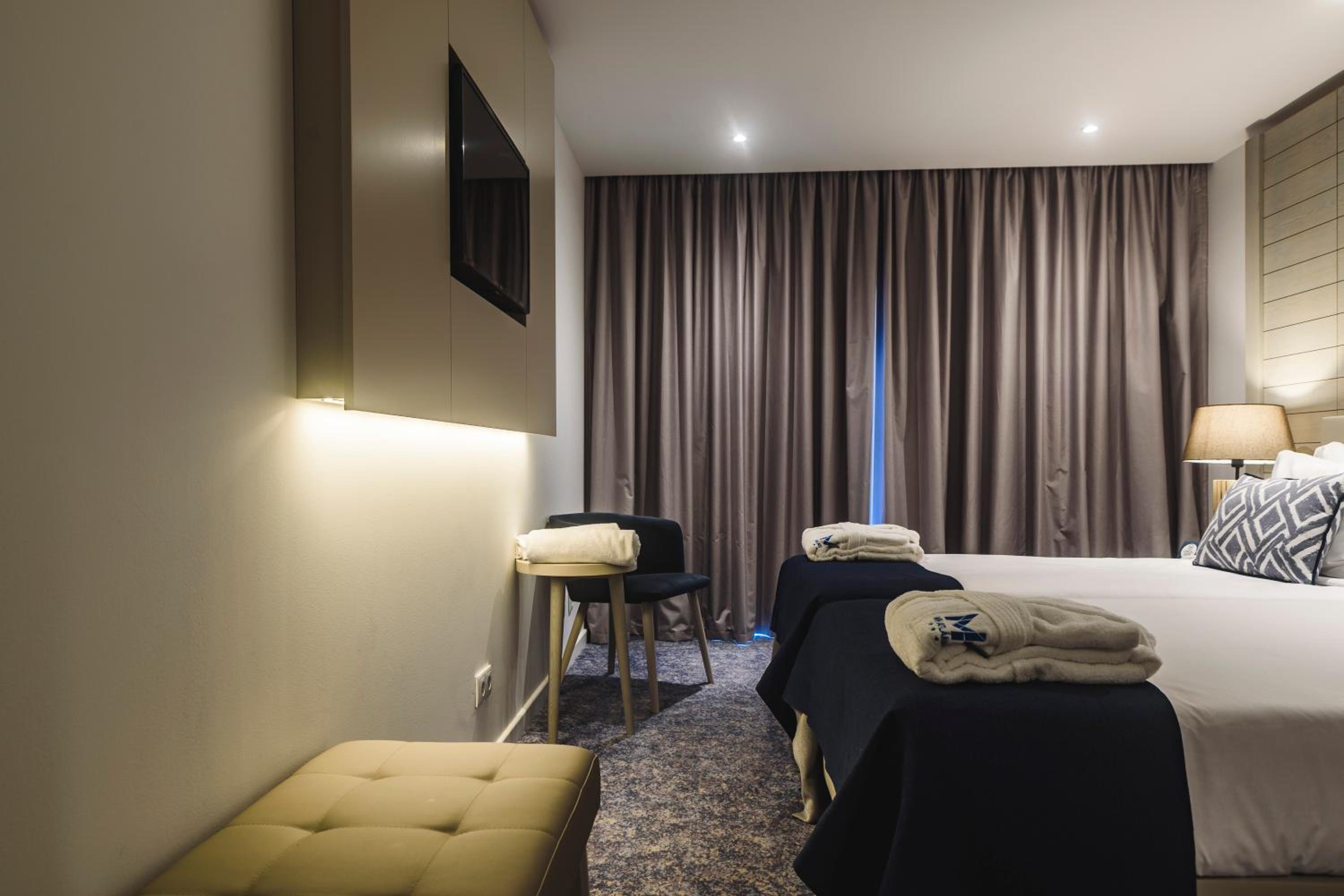 Standard Twin Room - Photo 1
