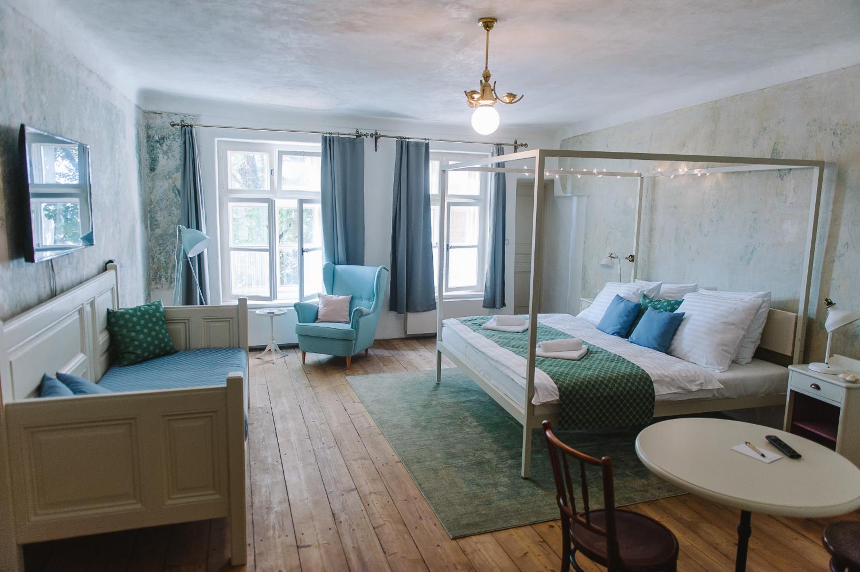 Deluxe Family Room