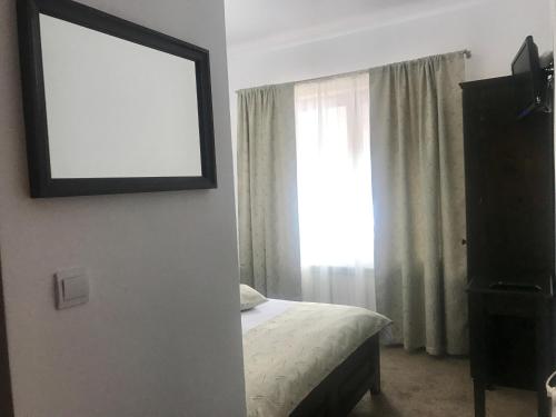 Single Room with Bathroom photo 2