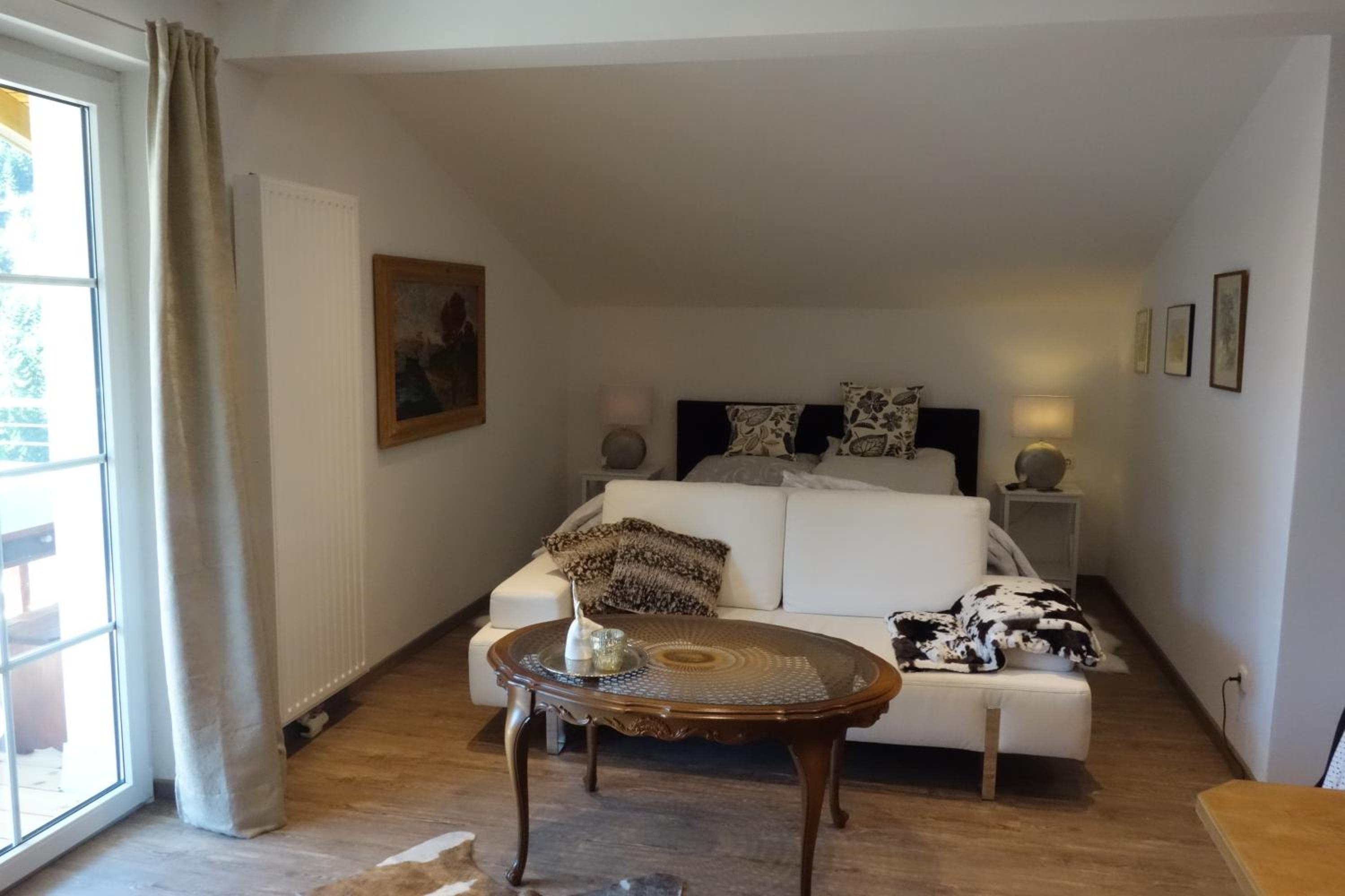 Studio Apartment - Photo 1