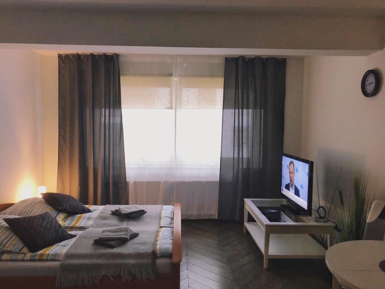 One-Bedroom Apartment - Photo 1