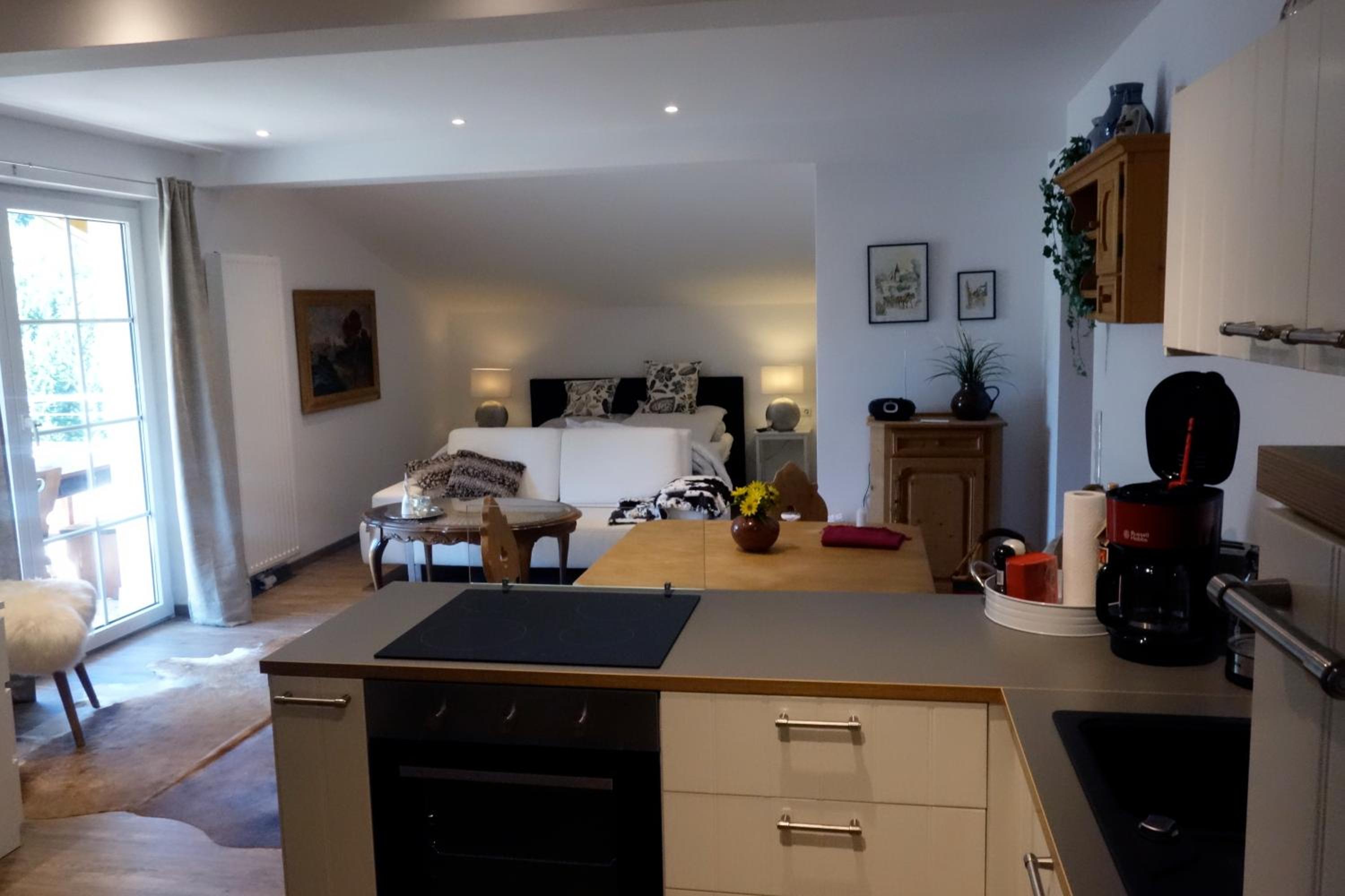 Studio Apartment - Photo 2