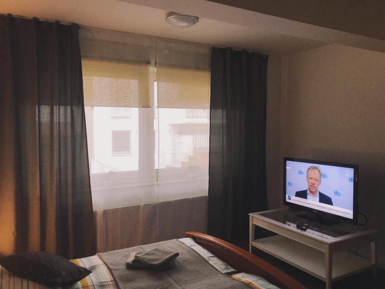 One-Bedroom Apartment - Photo 2