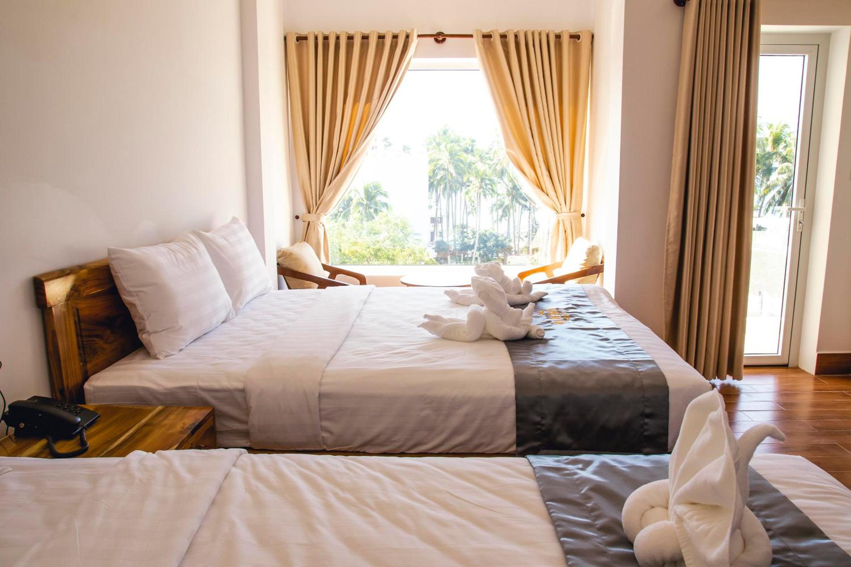 Family Suite with Balcony photo 2