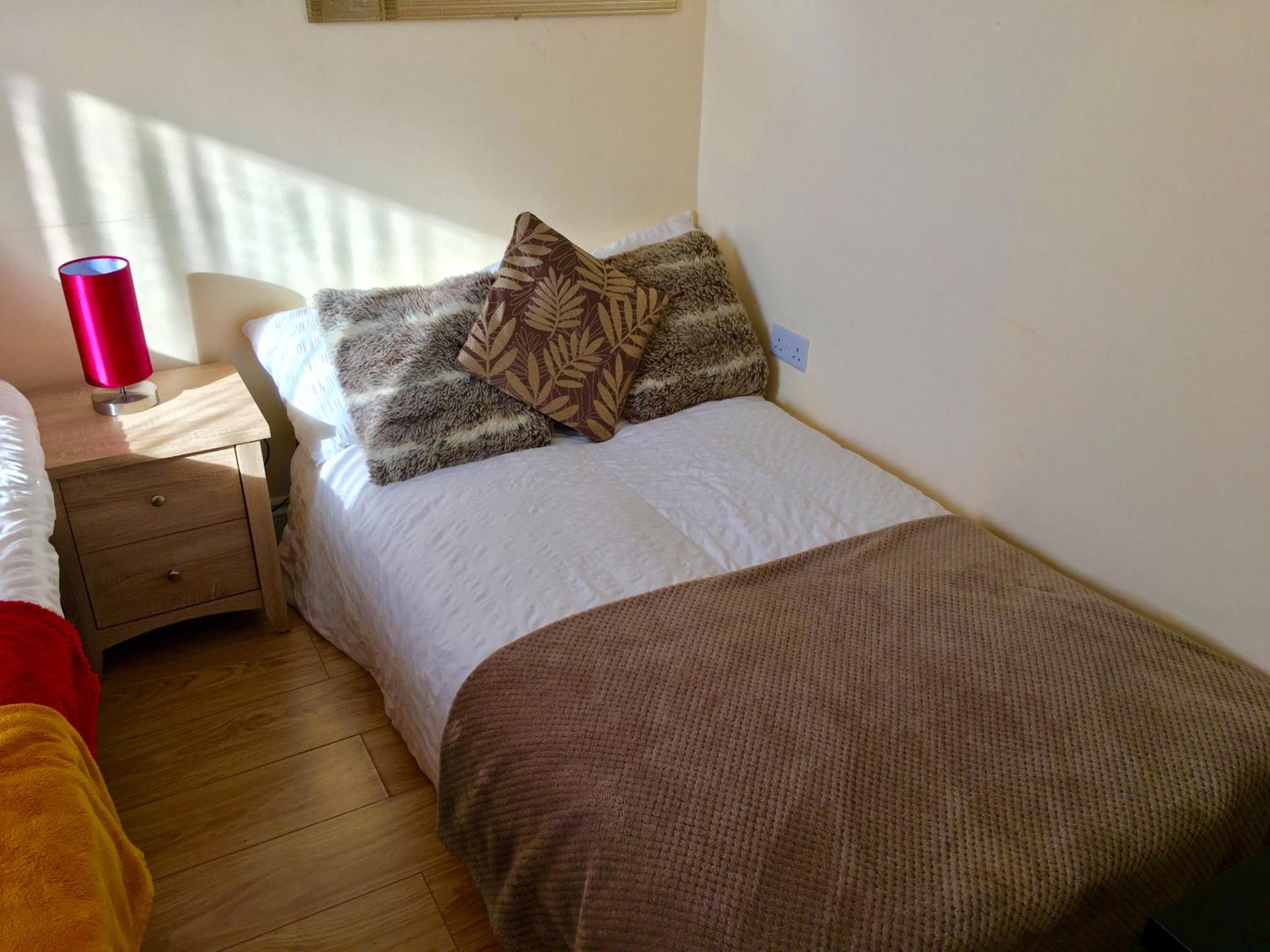 Triple Room with Bathroom - Photo 11