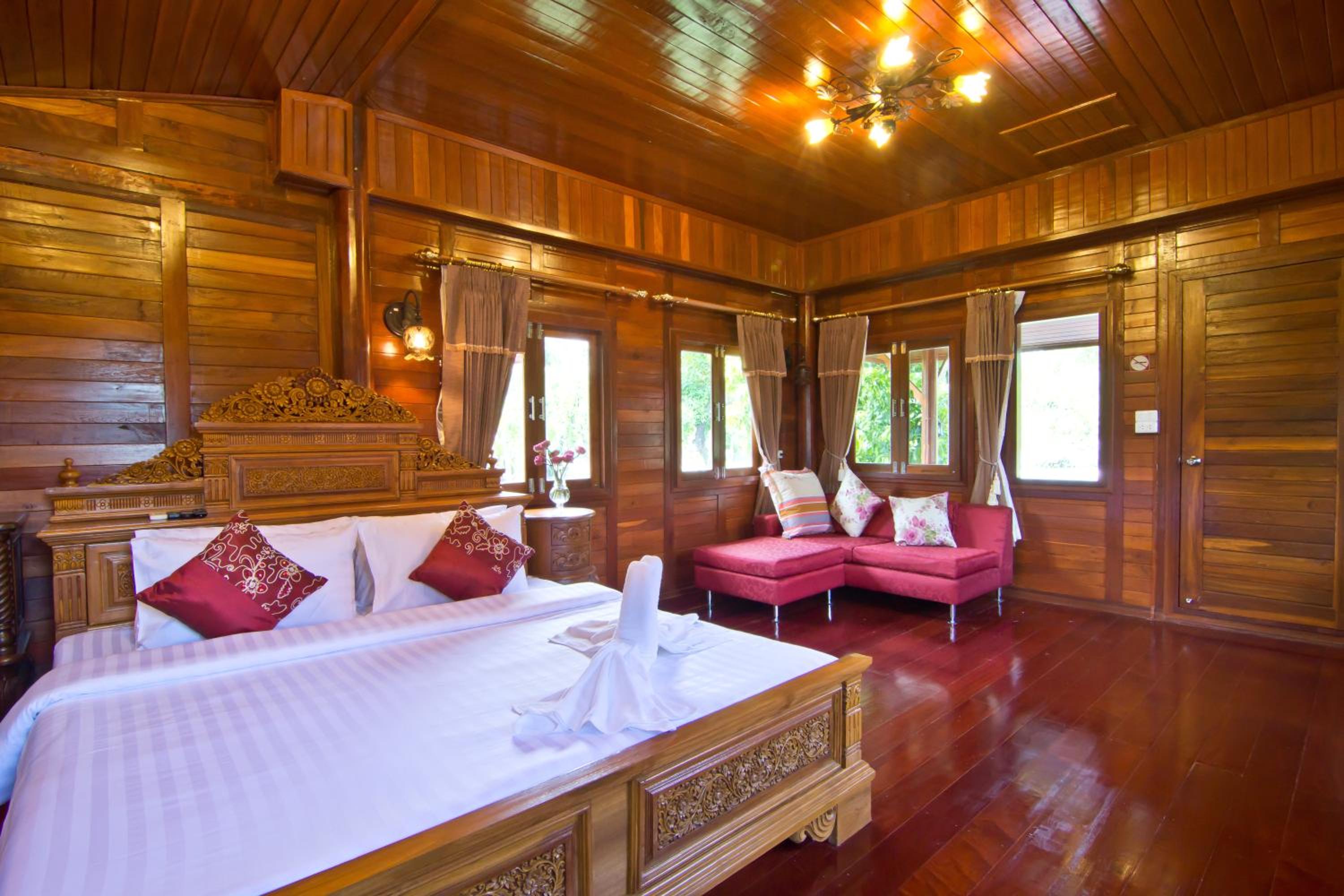Suite - Photo 1