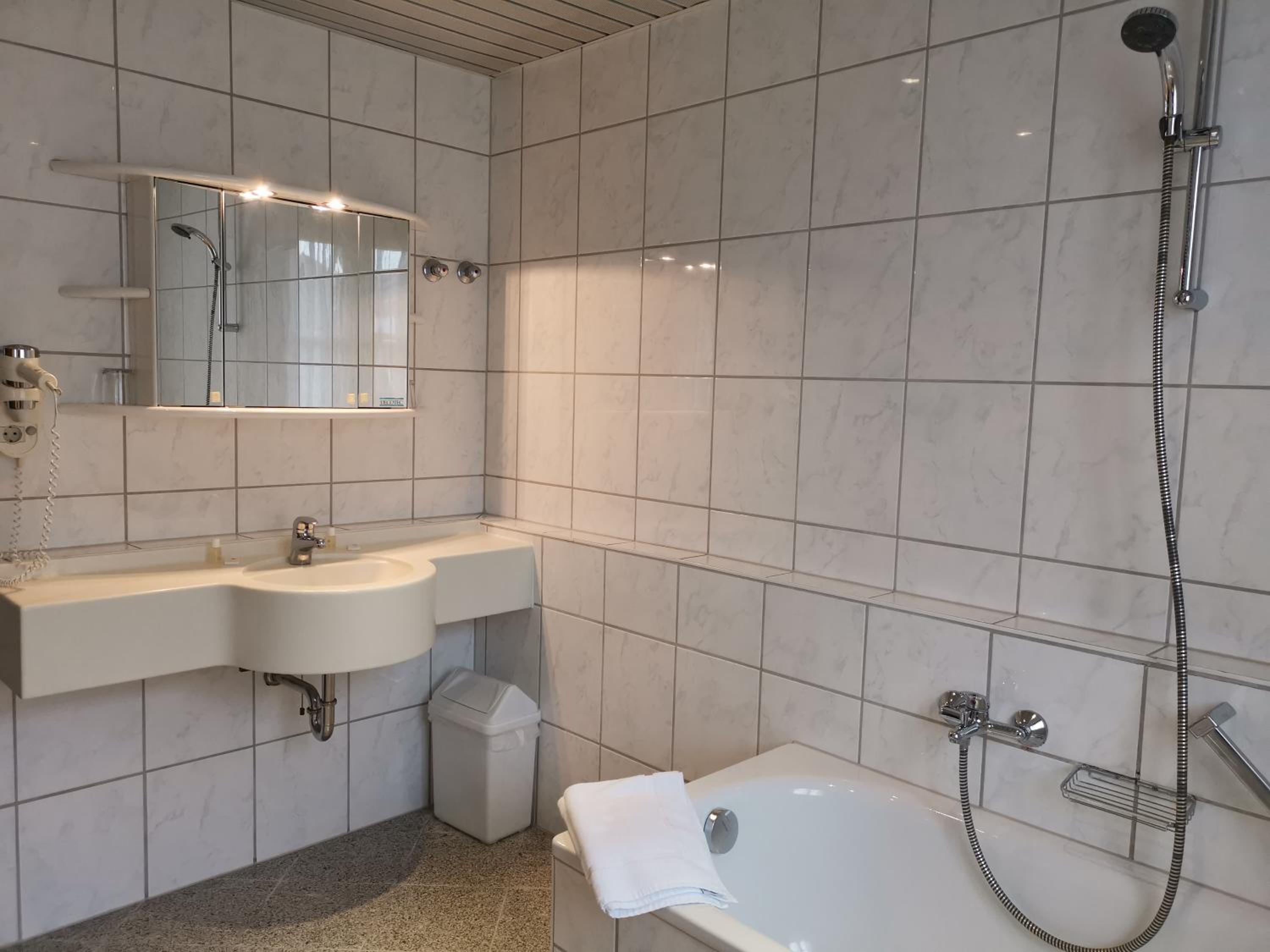 Budget Double or Twin Room - Photo 10