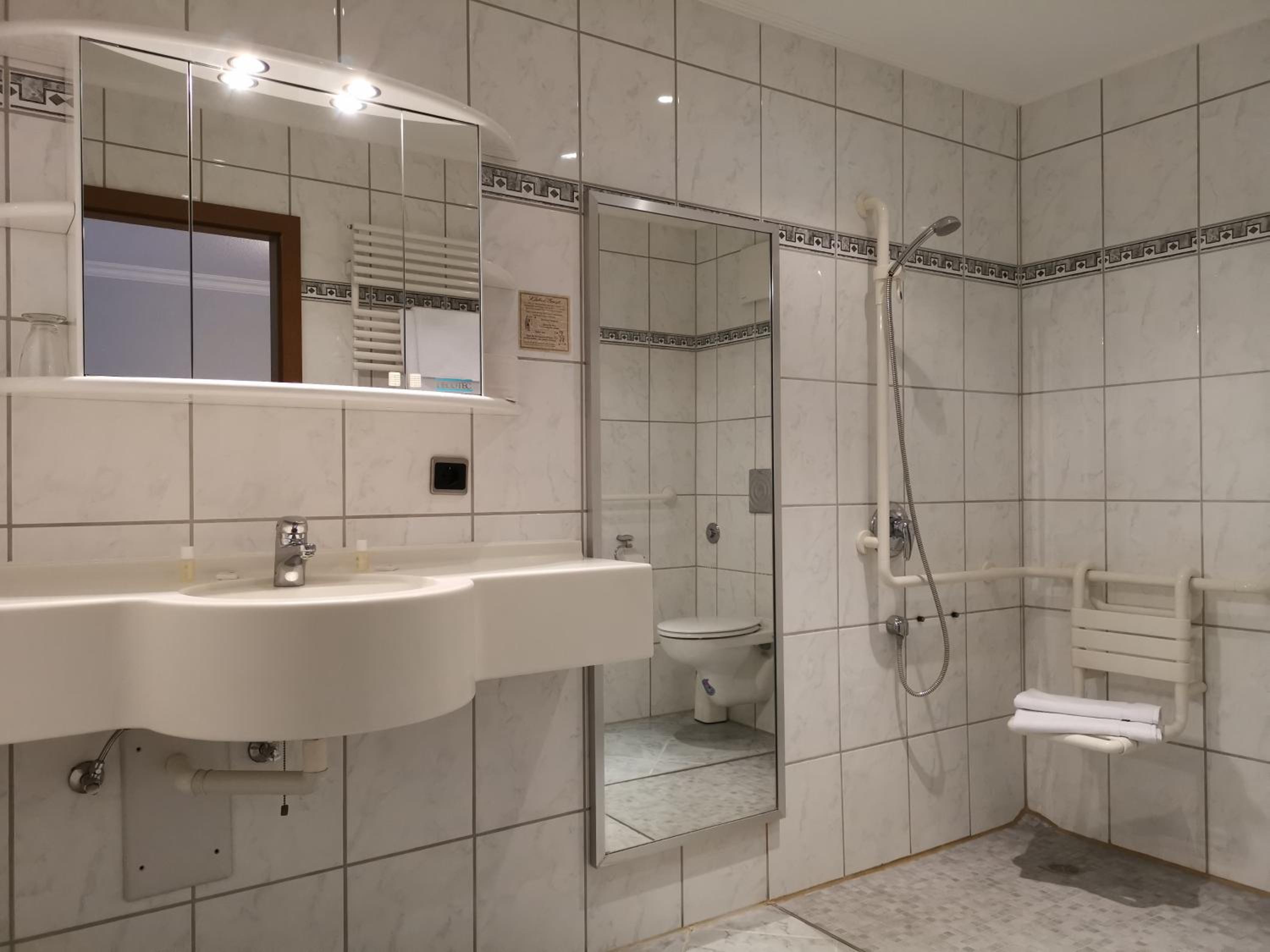 Budget Double or Twin Room - Photo 3