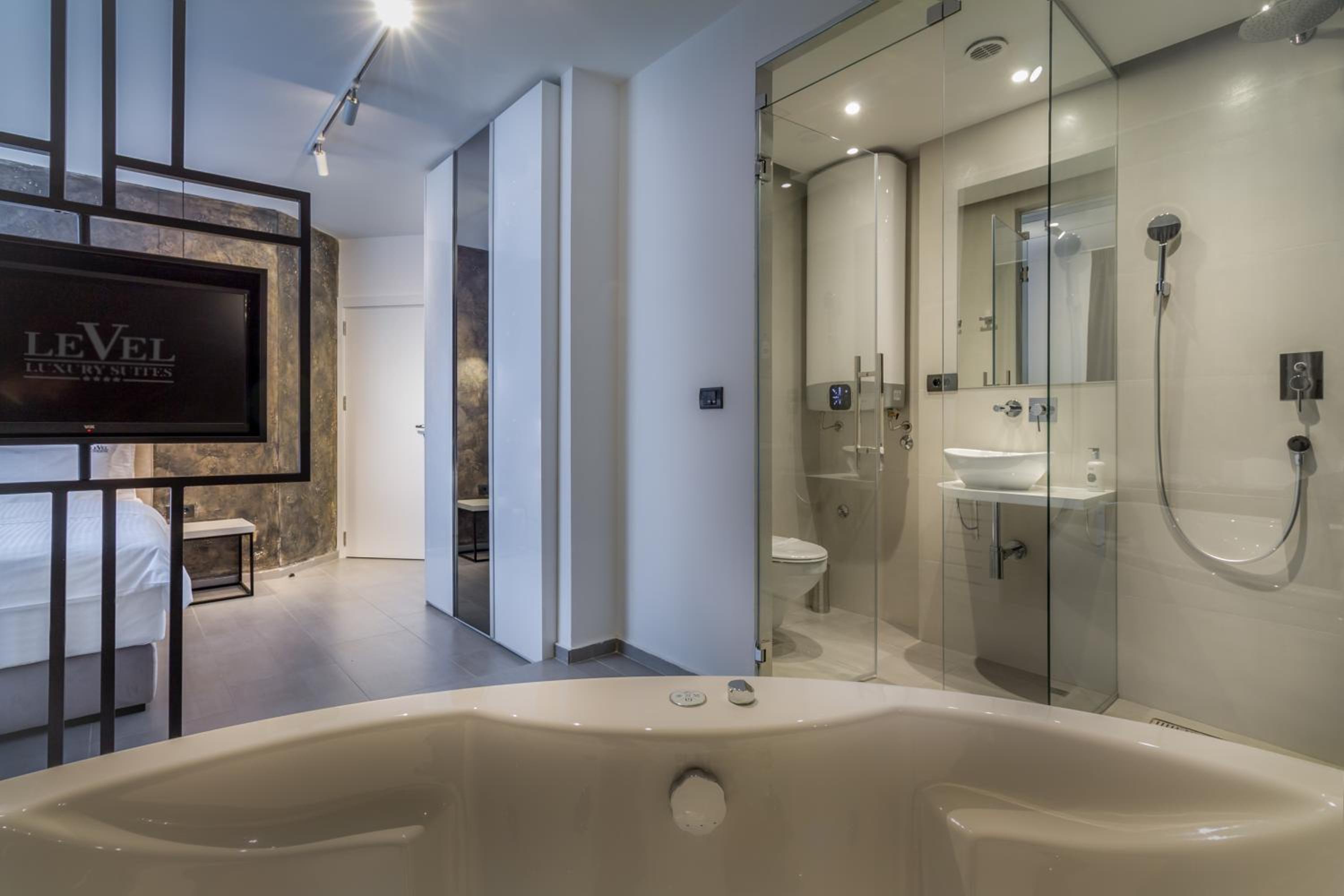 Deluxe Double Room with Jacuzzi  photo 3