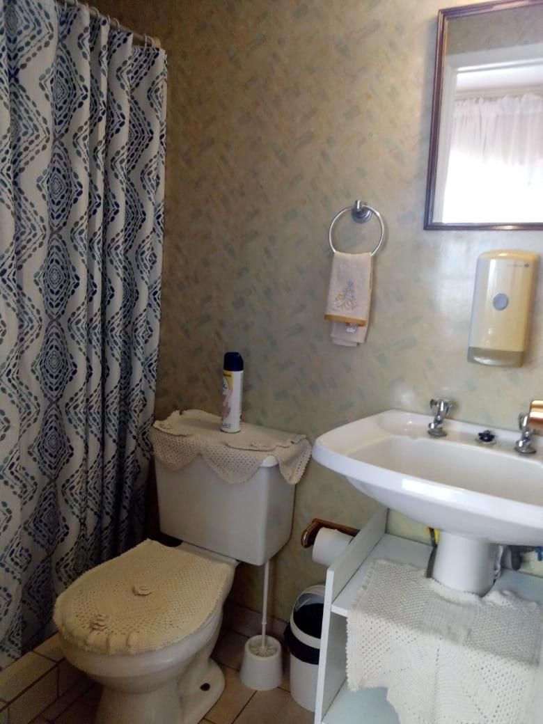 Single Room with Private Bathroom photo 2