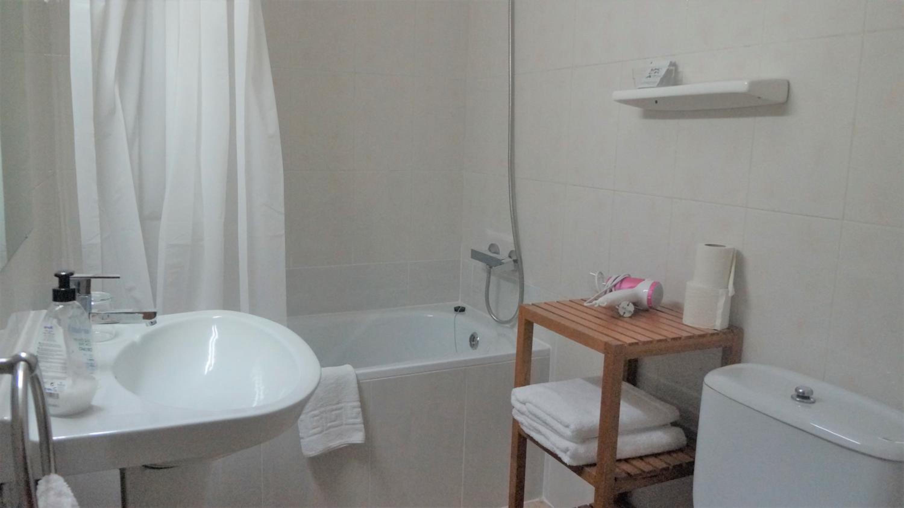 Double or Twin Room - Photo 11