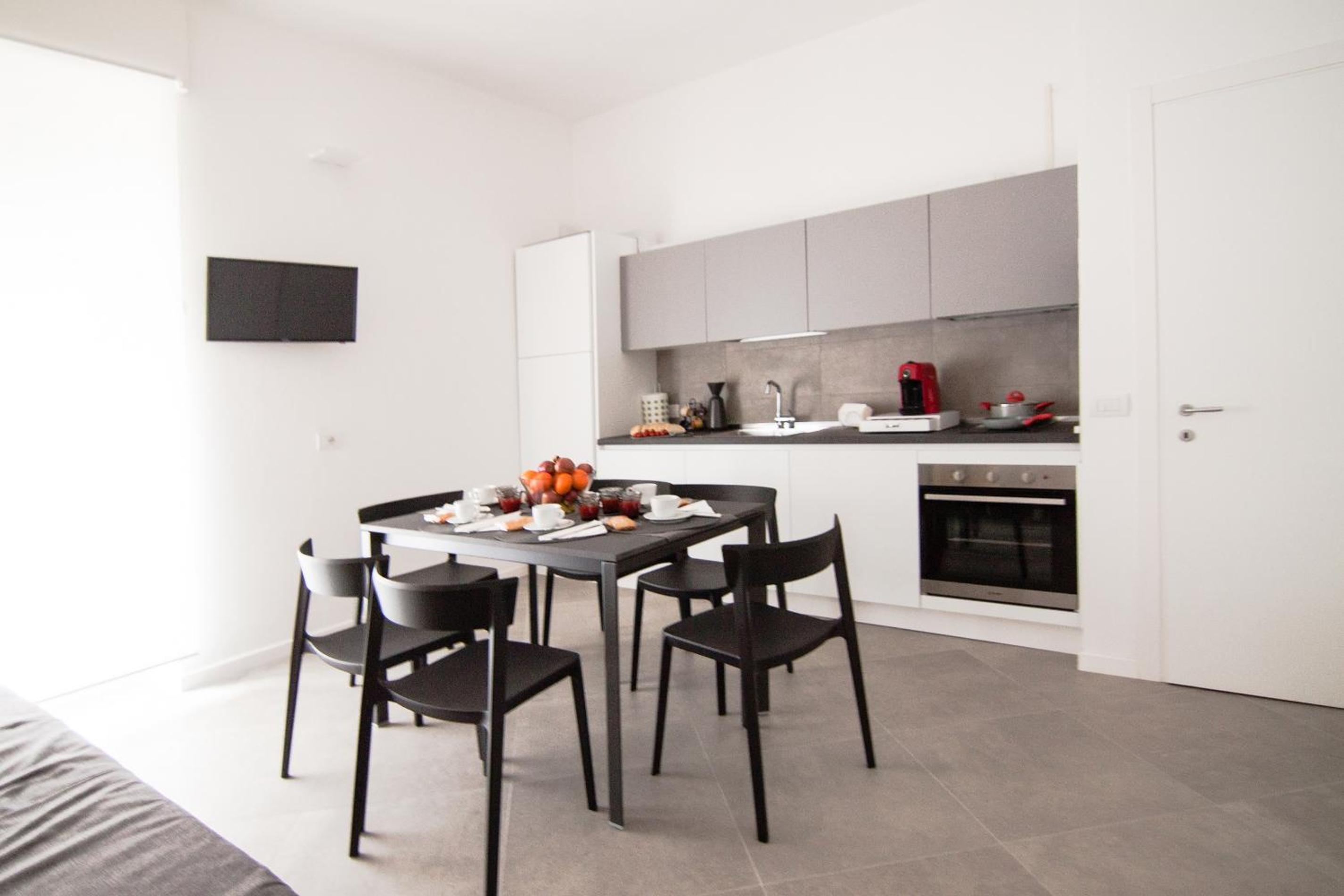 Apartment photo 2