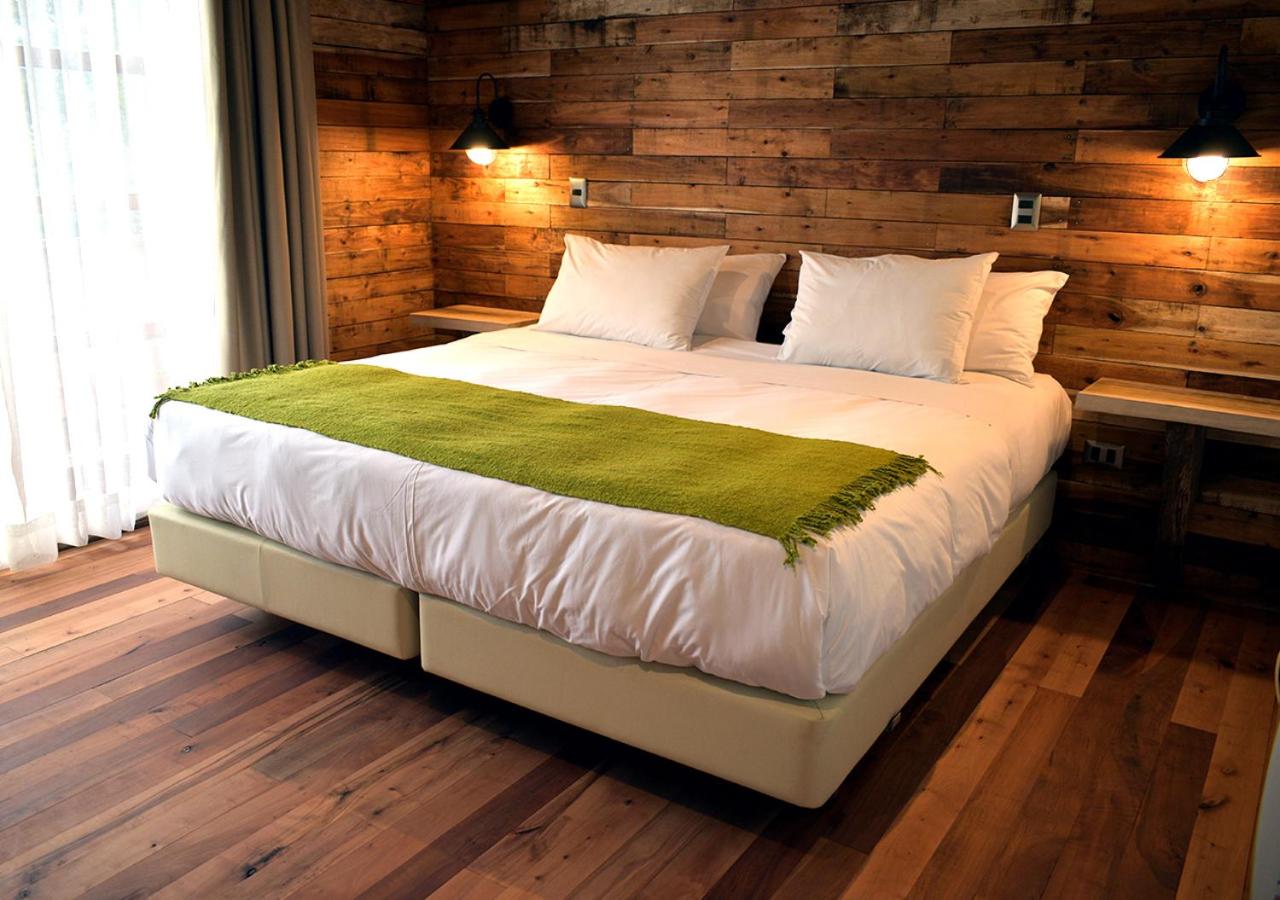 Deluxe Suite with Lake View photo 2