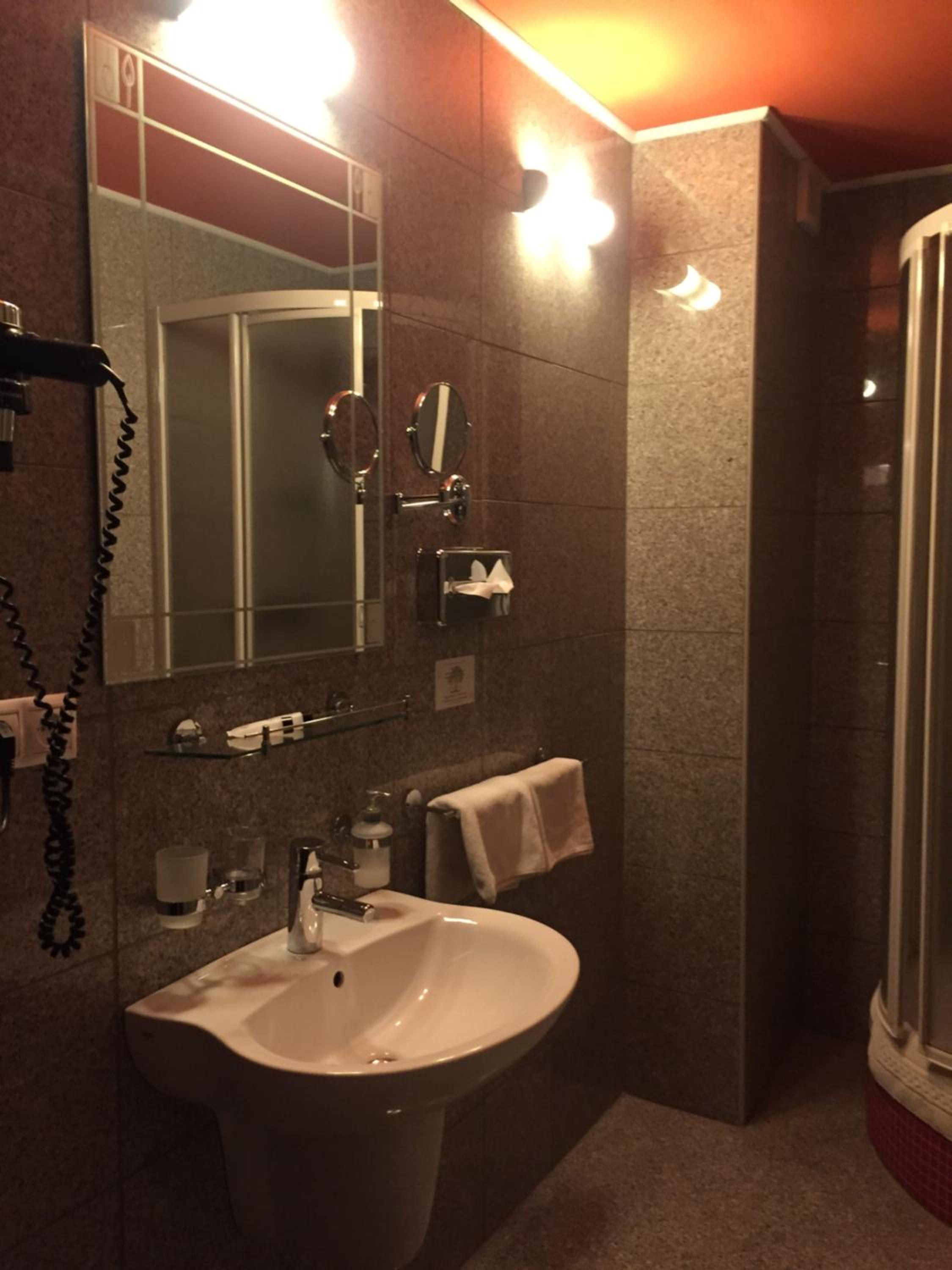 Standard Double Room - Photo 8