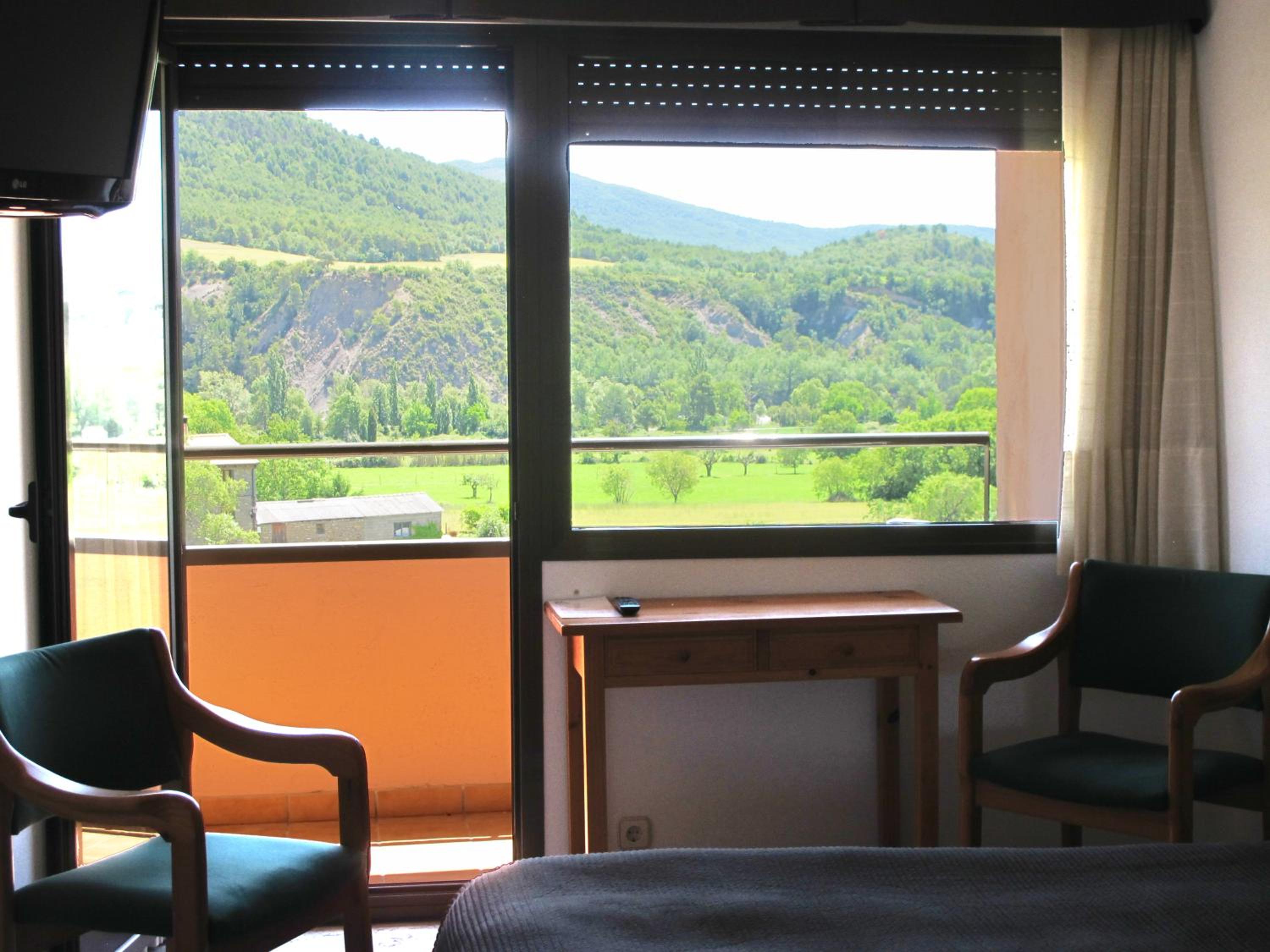 Double with Mountain View Queen Bed photo 3