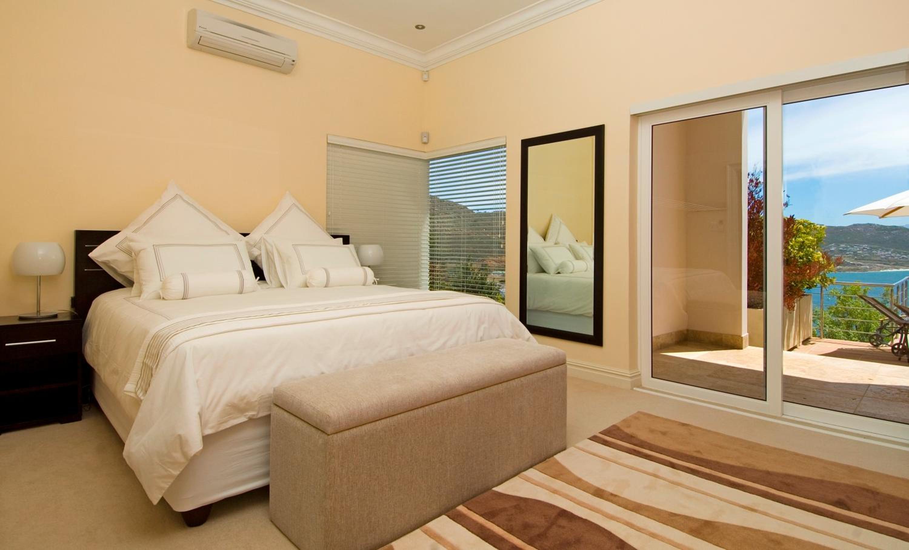 Luxury One-Bedroom Apartment With Sea View photo 1
