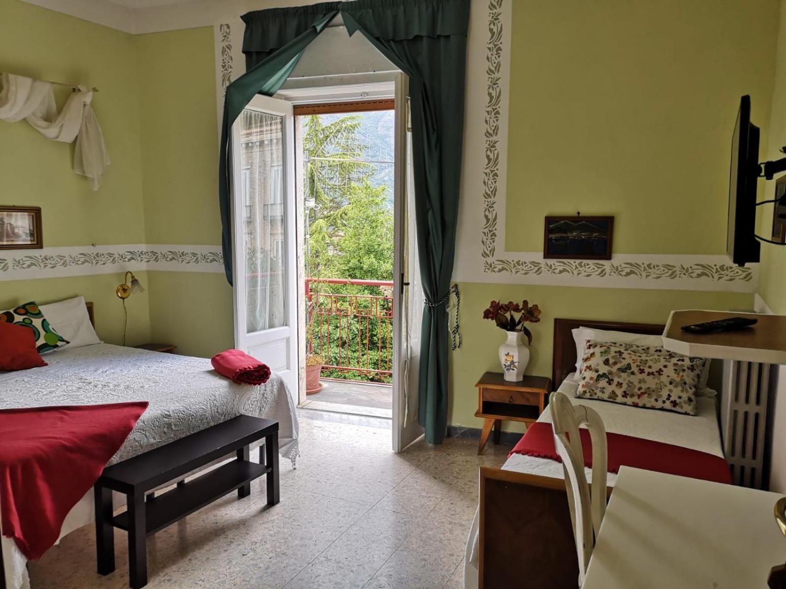 Triple Room with Castle View photo 1