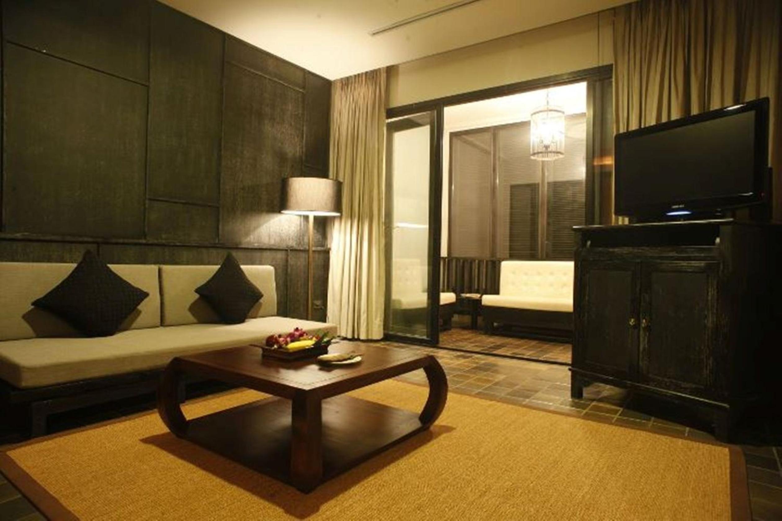 The Elephant Suite - Photo 7