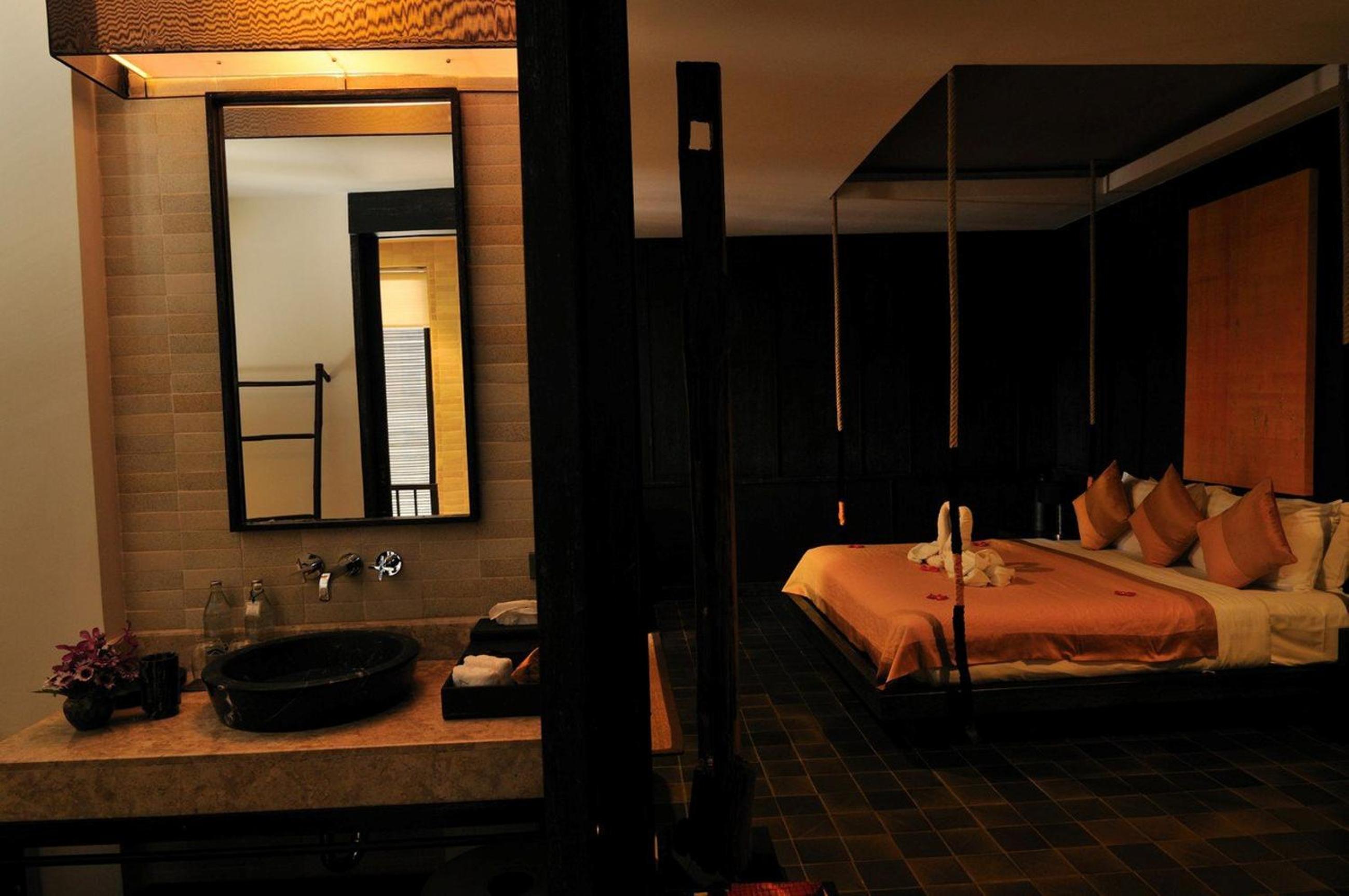 The Elephant Suite - Photo 6