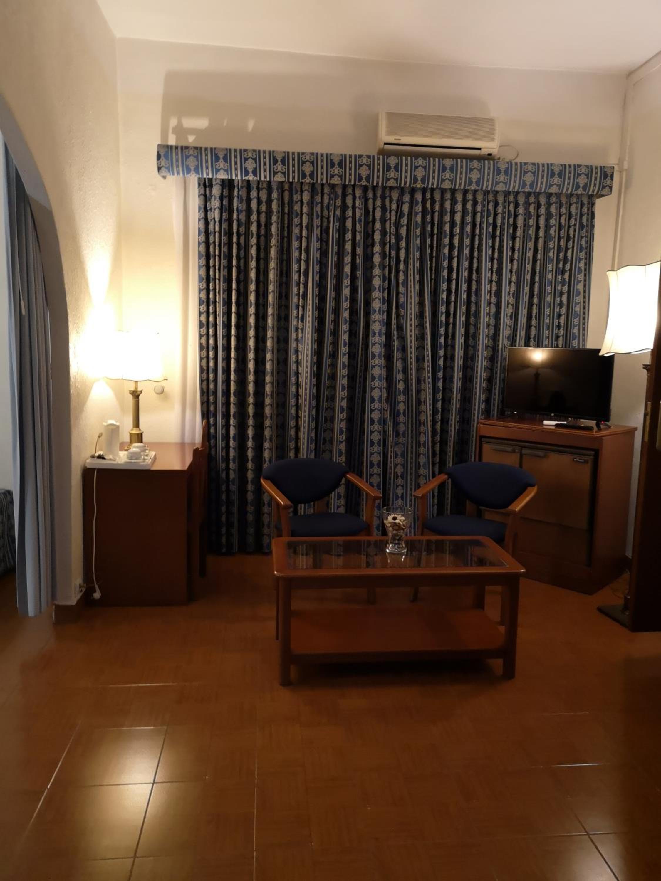 Twin Room - Photo 4