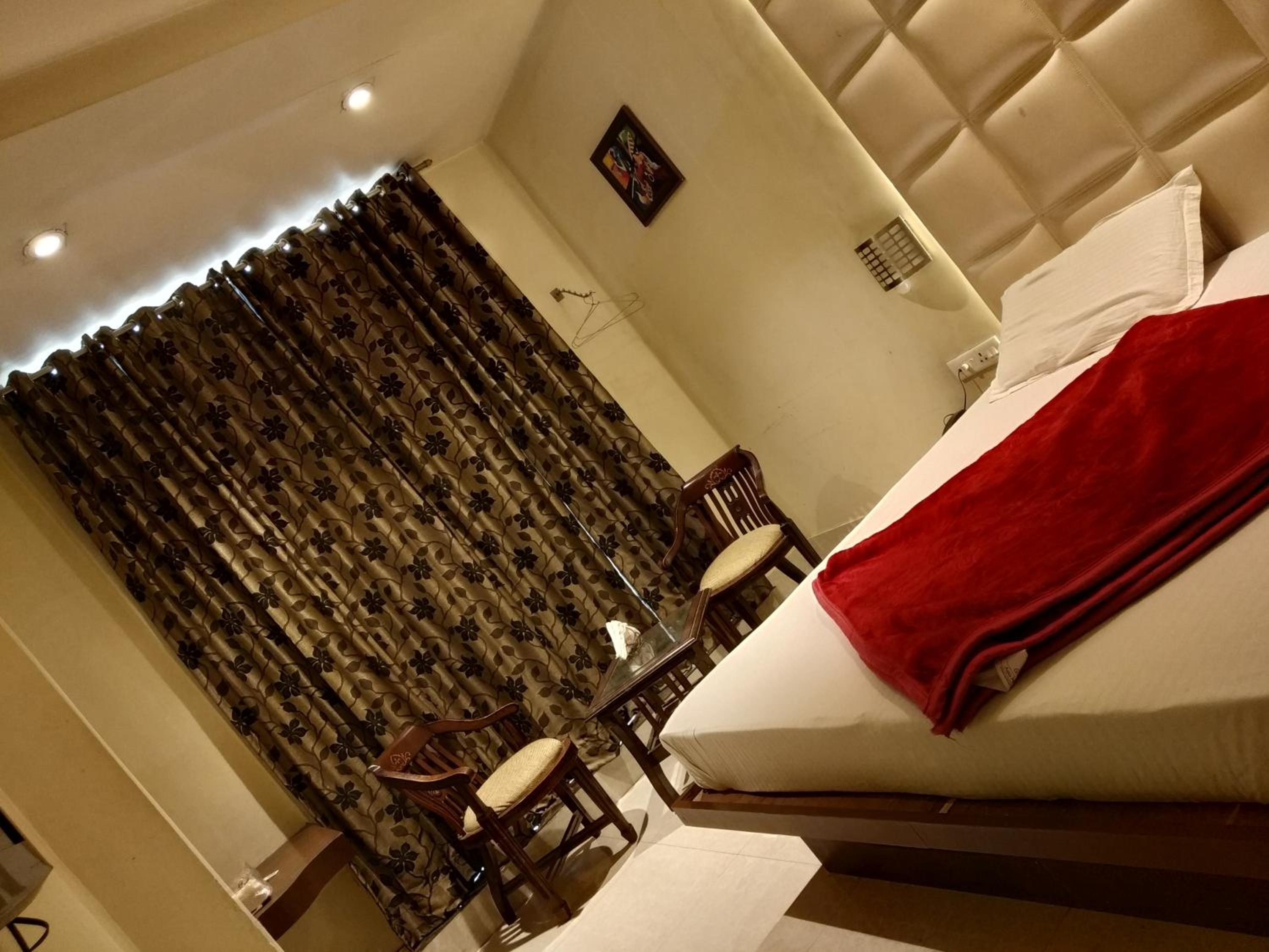 Deluxe Double Room - Photo 33