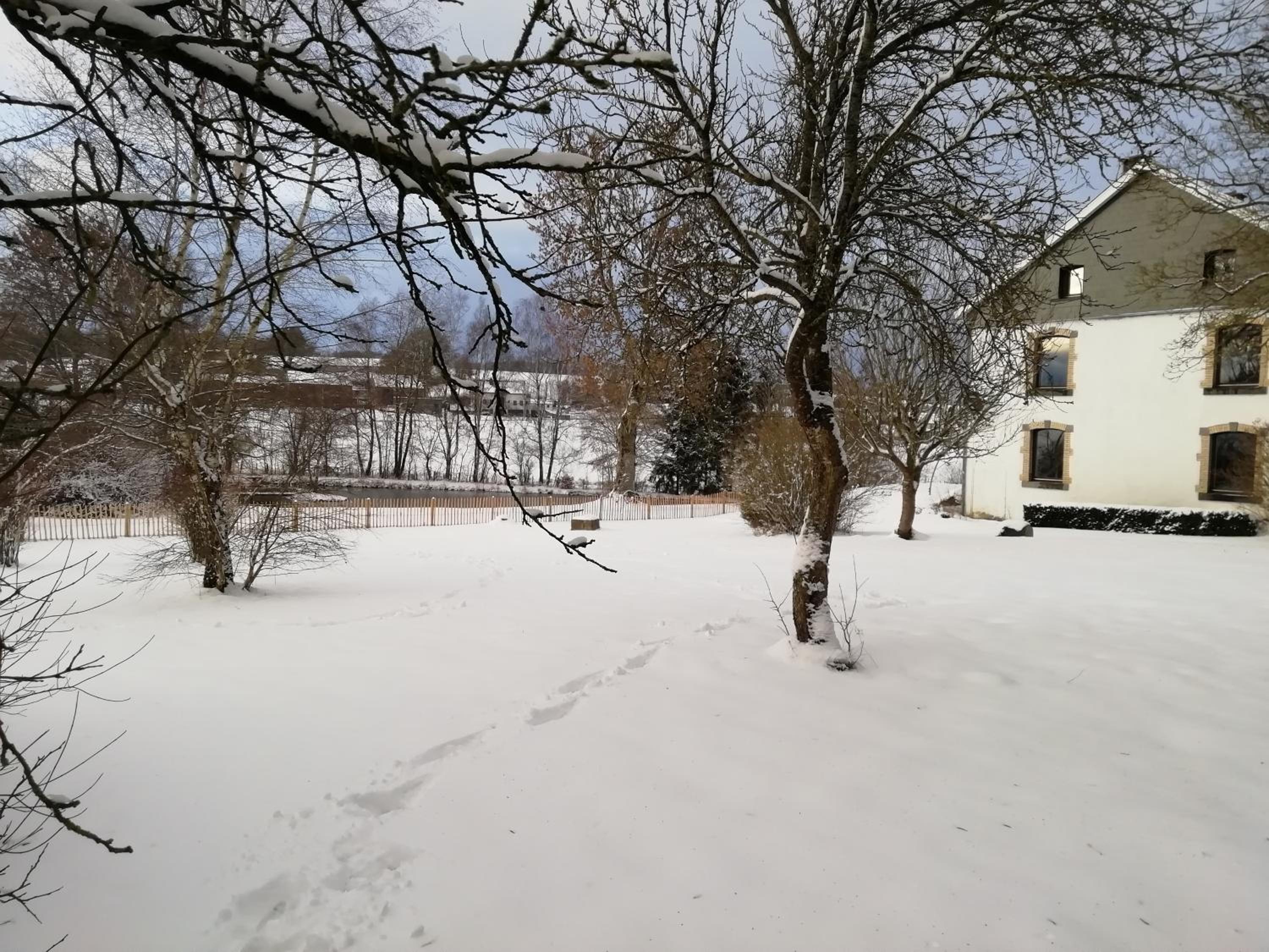 Five-Bedroom House photo 2